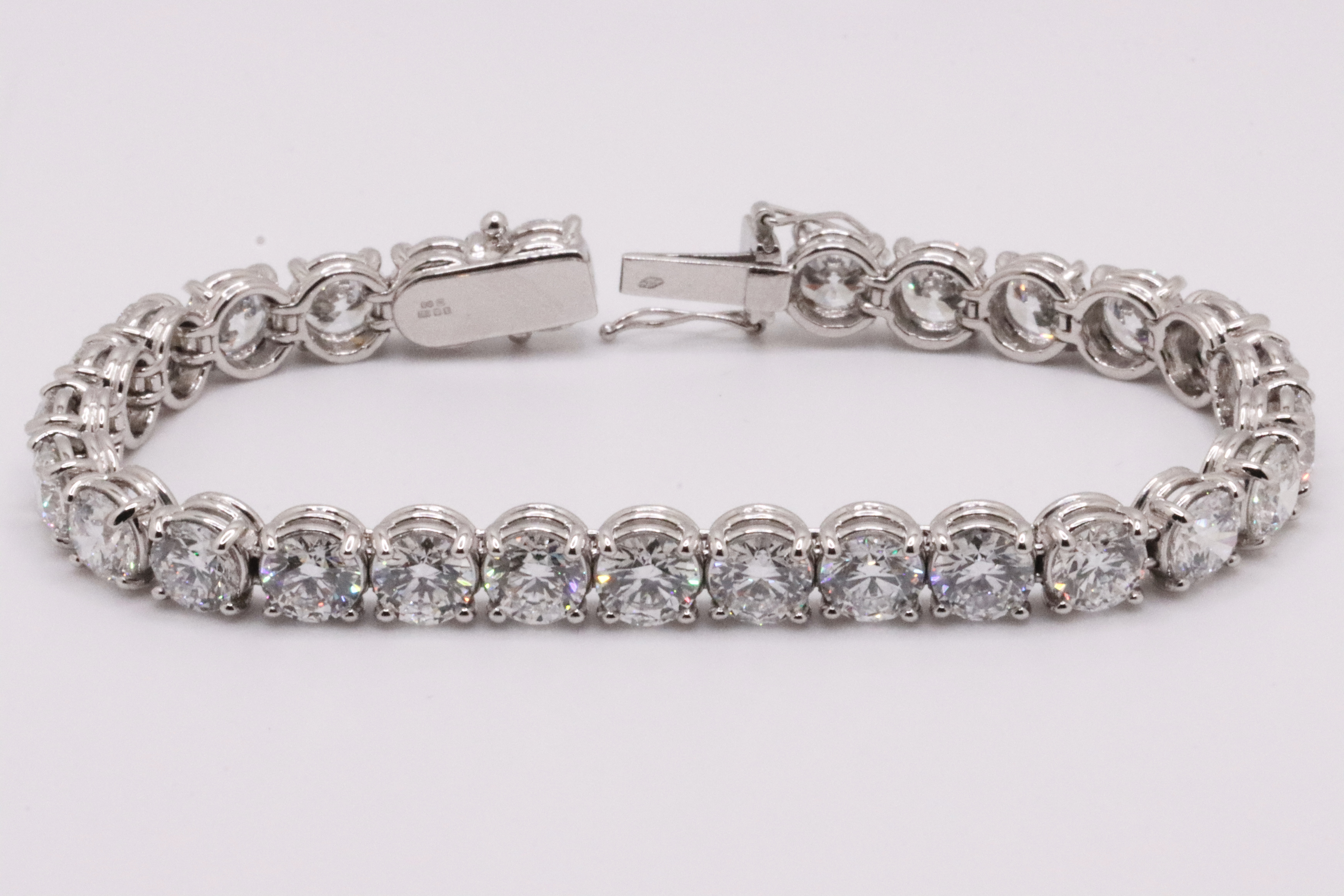 Round Brilliant Cut 14 Carat Natural Diamond Tennis Bracelet H Colour VS Clarity - 18Kt White Gold - Image 6 of 14