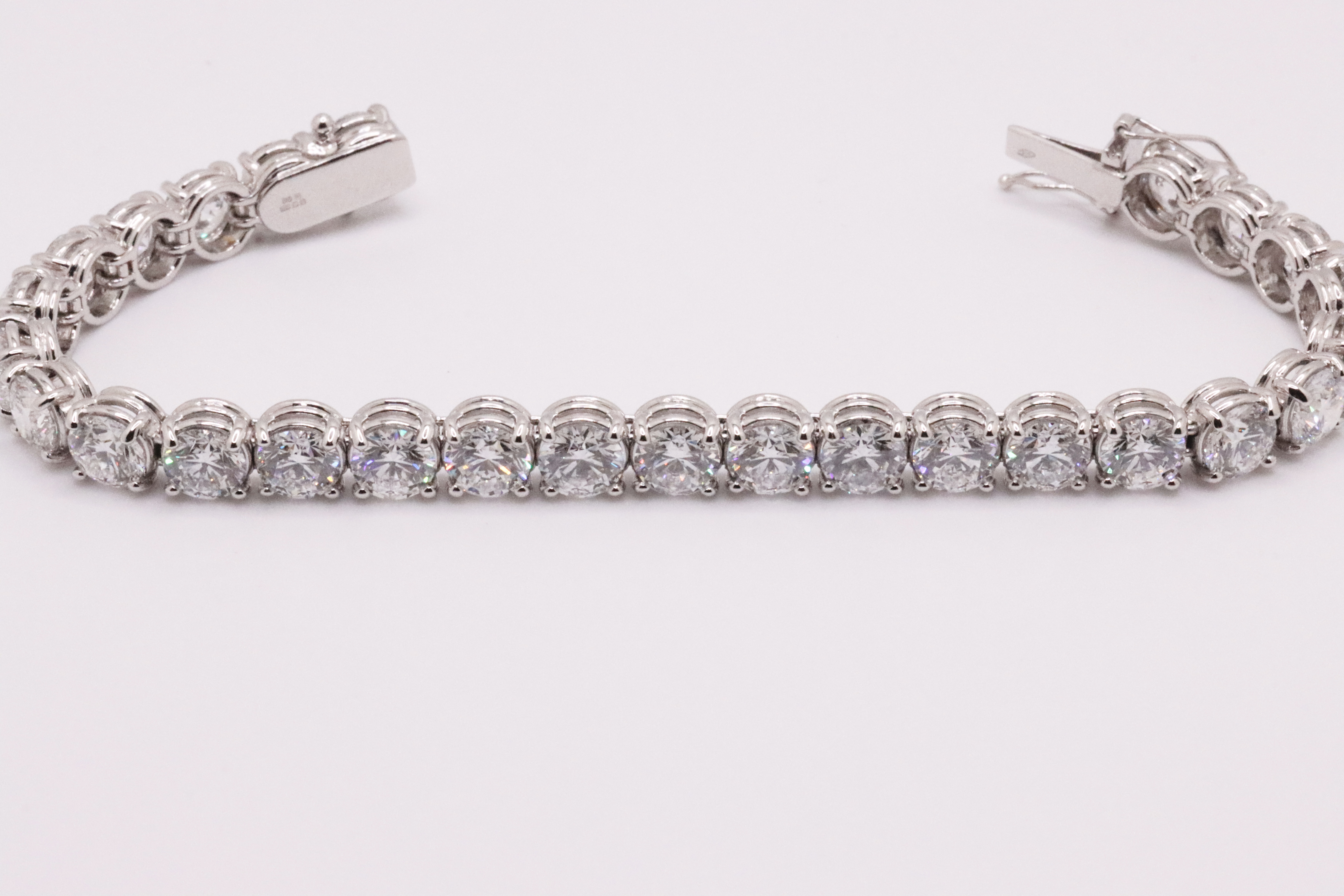 Round Brilliant Cut 14 Carat Natural Diamond Tennis Bracelet H Colour VS Clarity - 18Kt White Gold - Image 3 of 14