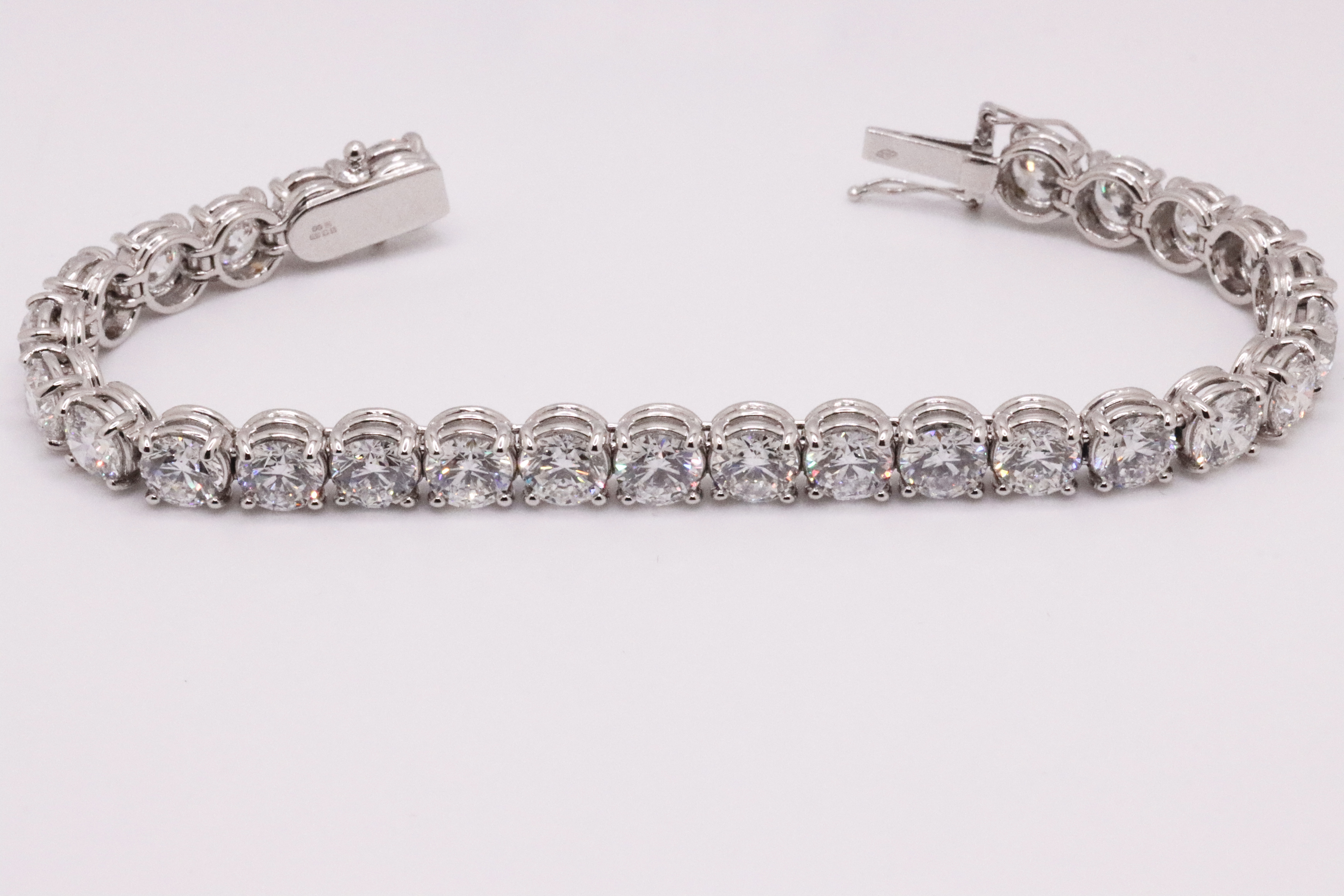 Round Brilliant Cut 14 Carat Natural Diamond Tennis Bracelet H Colour VS Clarity - 18Kt White Gold - Image 2 of 14