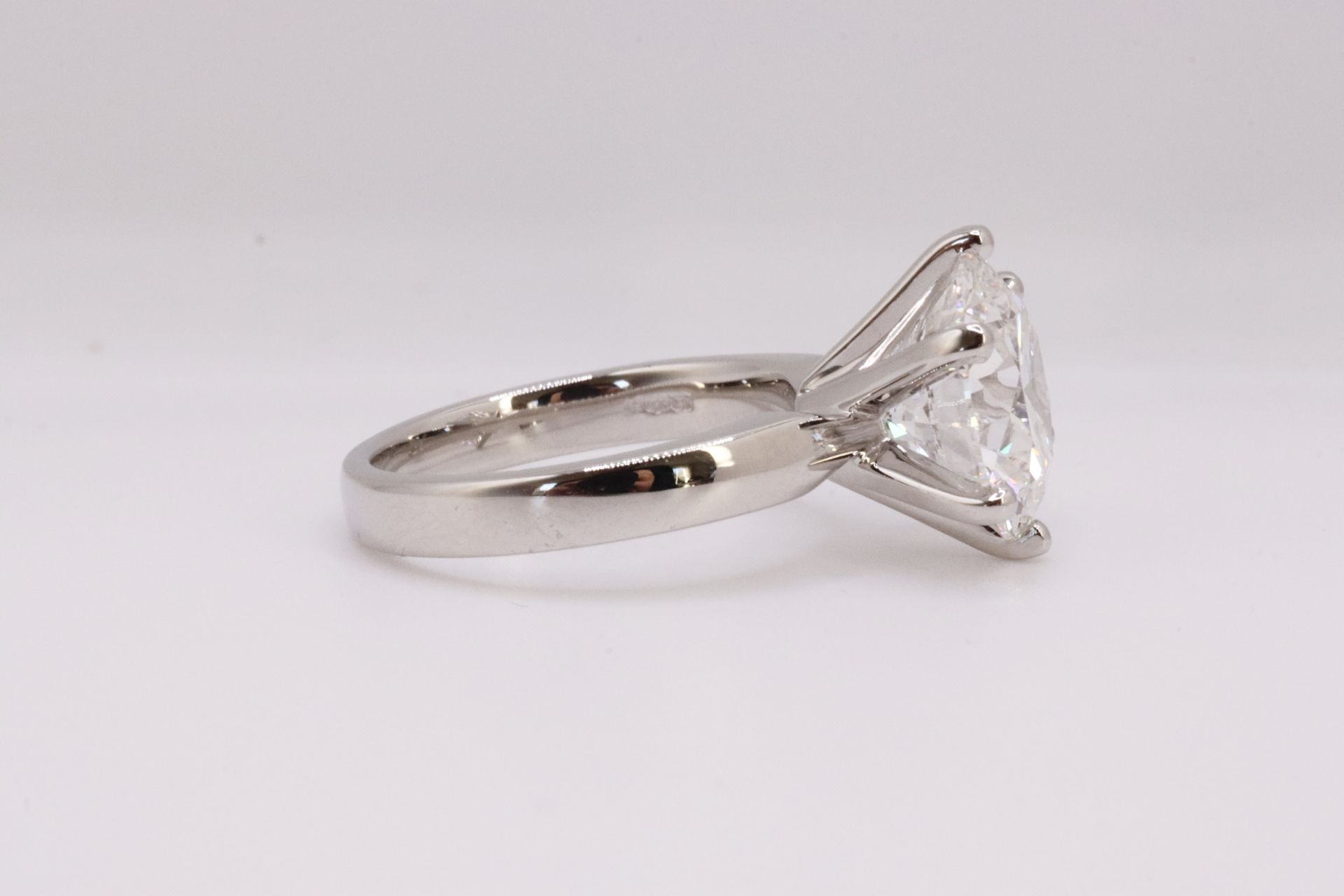 ** ON SALE ** Round brilliant Cut Diamond Platinum Ring 5.00 Carat F Colour VS1 Clarity ID EX EX - Image 4 of 8