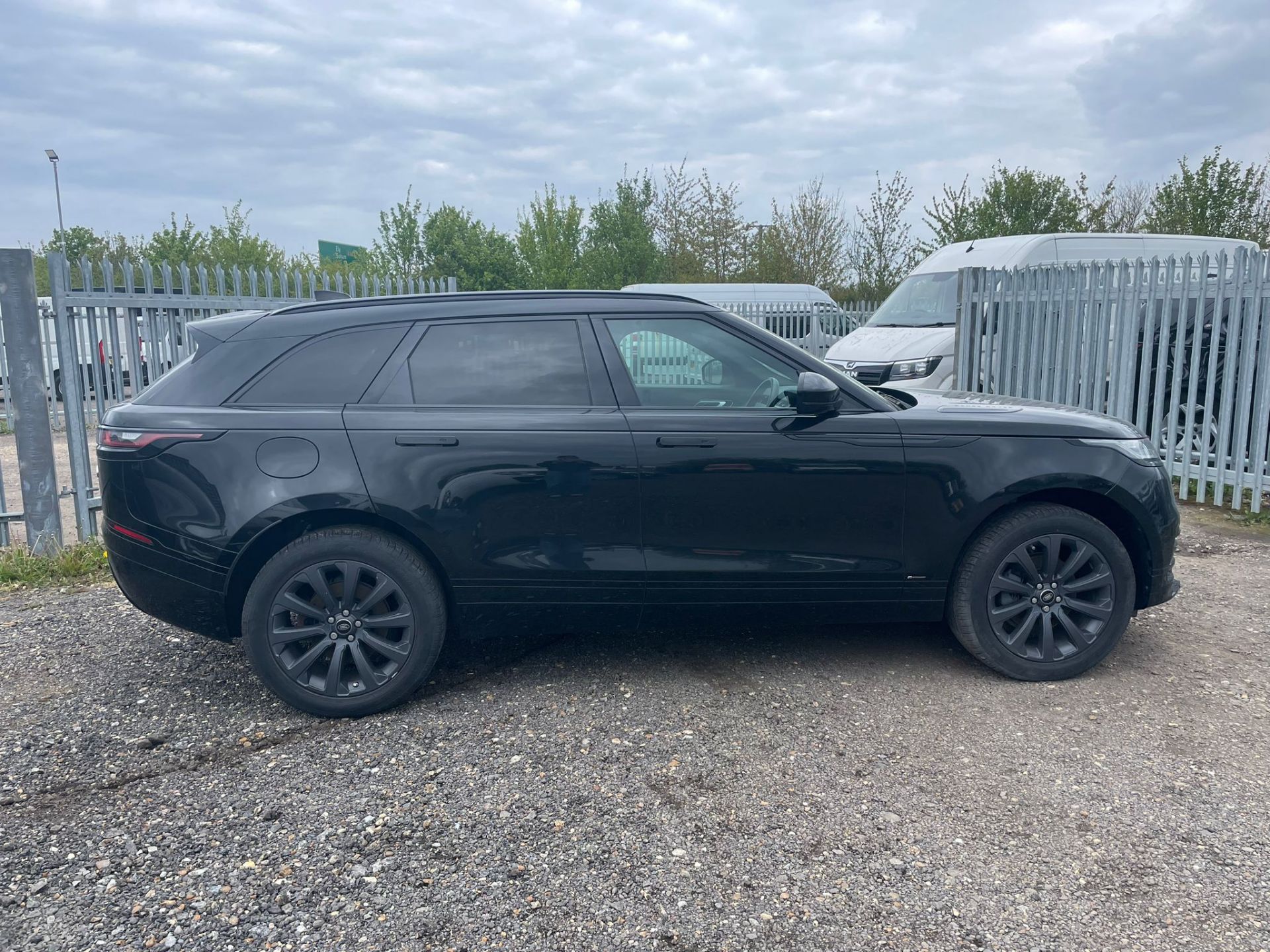 Land Rover Range Rover Velar 2.0 D240 R-Dynamic S 2018 '18 Reg' 4WD - Panoramic Roof- ULEZ Compliant - Image 10 of 33
