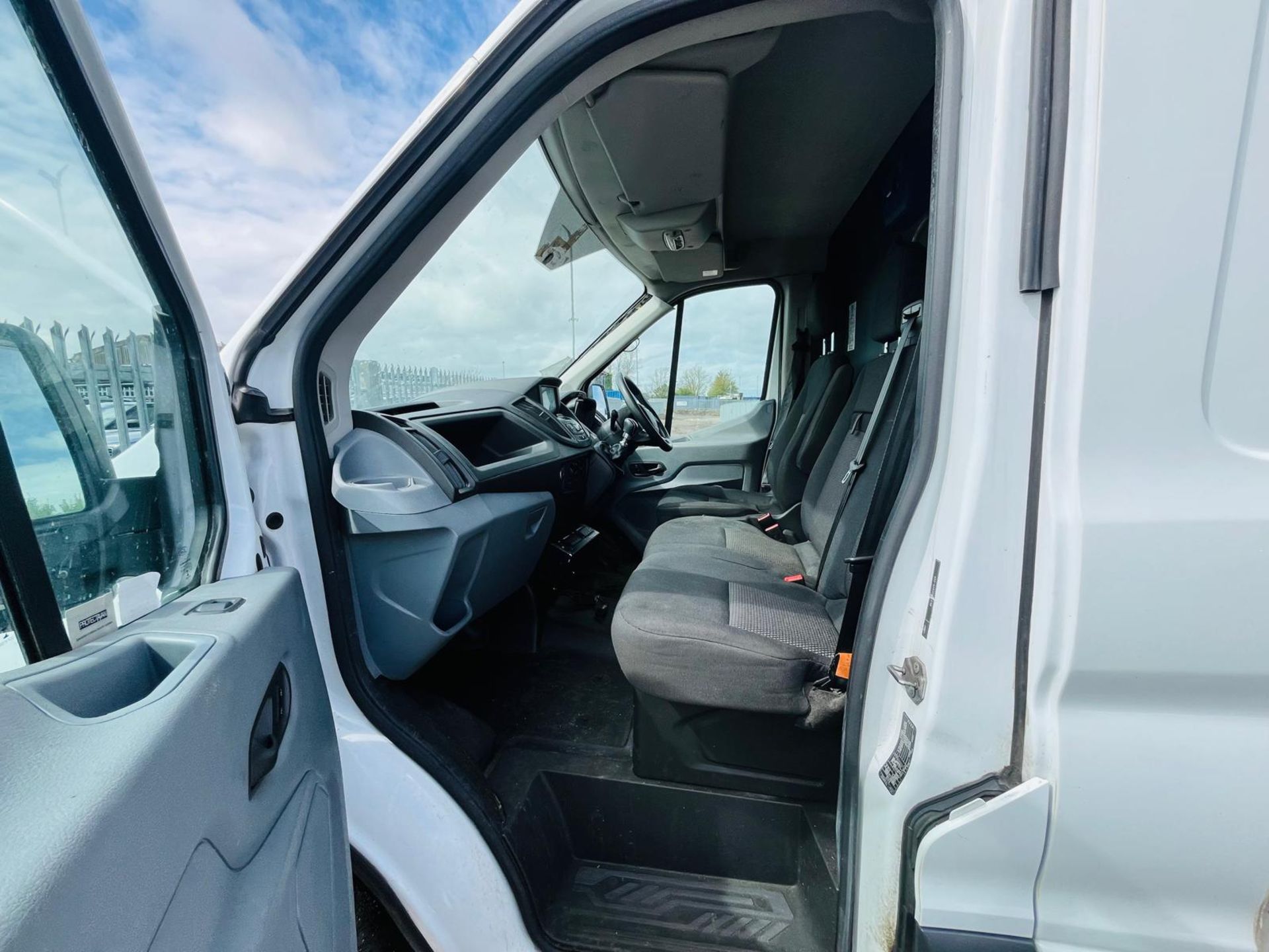 Ford Transit 350 130 Ecoblue RWD L3H3 2017 '67 Reg' -Fridge/Freezer -Sat/Nav -Bluetooth Handsfree - Image 28 of 31