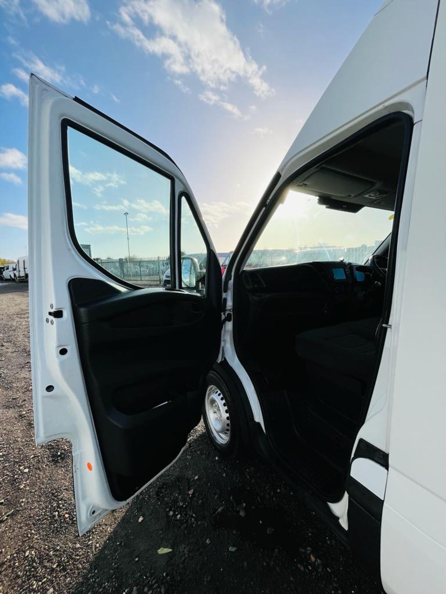 Iveco Daily 2.3 HPI 35S13 L2 H3 2016 '16 Reg' Fridge/Freezer -Bluetooth Handsfree - No Vat - Image 22 of 27