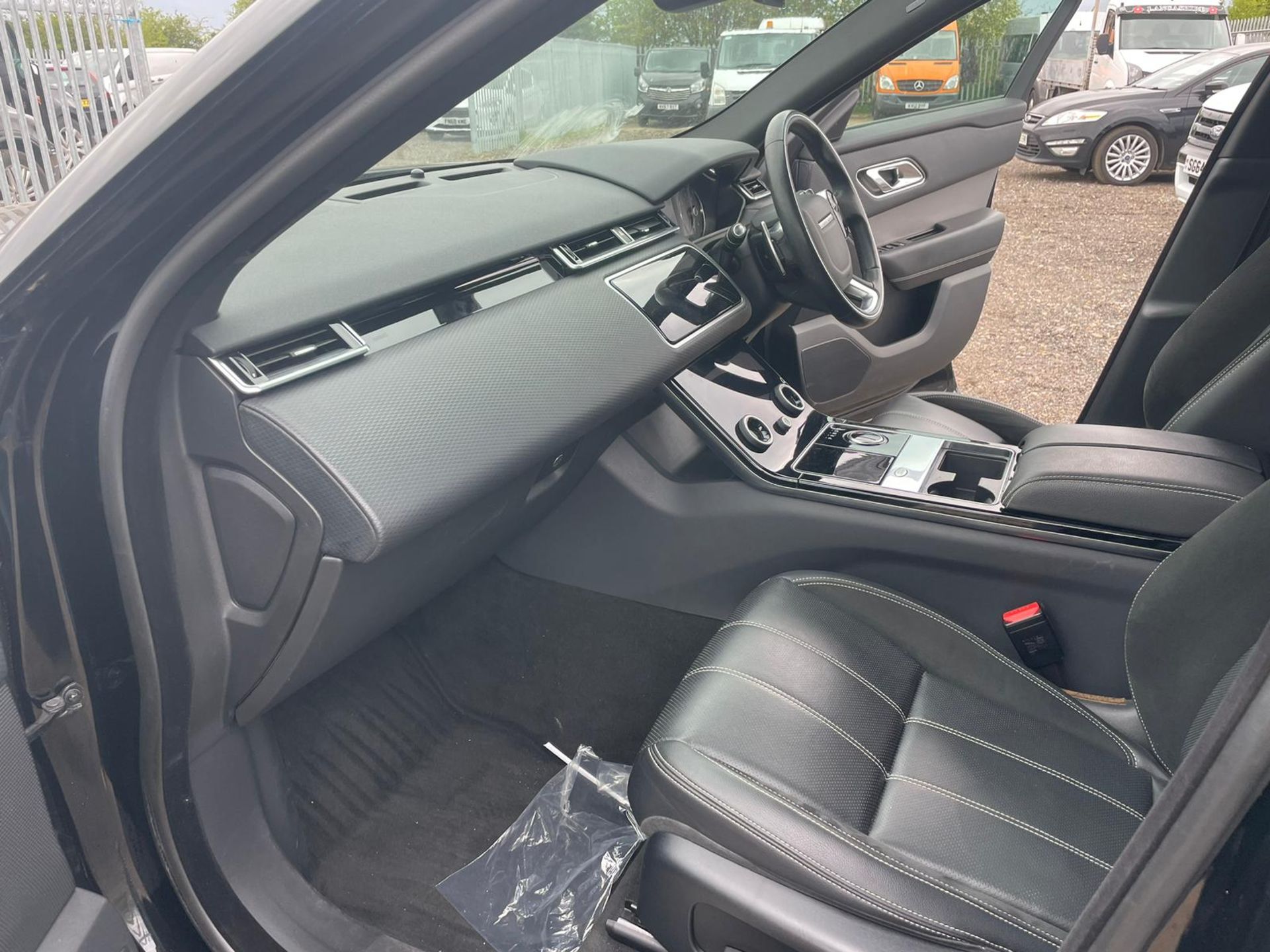 Land Rover Range Rover Velar 2.0 D240 R-Dynamic S 2018 '18 Reg' 4WD - Panoramic Roof- ULEZ Compliant - Image 22 of 33