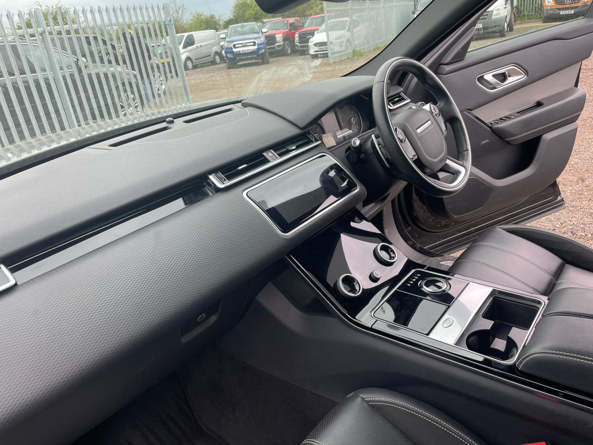 Land Rover Range Rover Velar 2.0 D240 R-Dynamic S 2018 '18 Reg' 4WD - Panoramic Roof- ULEZ Compliant - Image 15 of 33