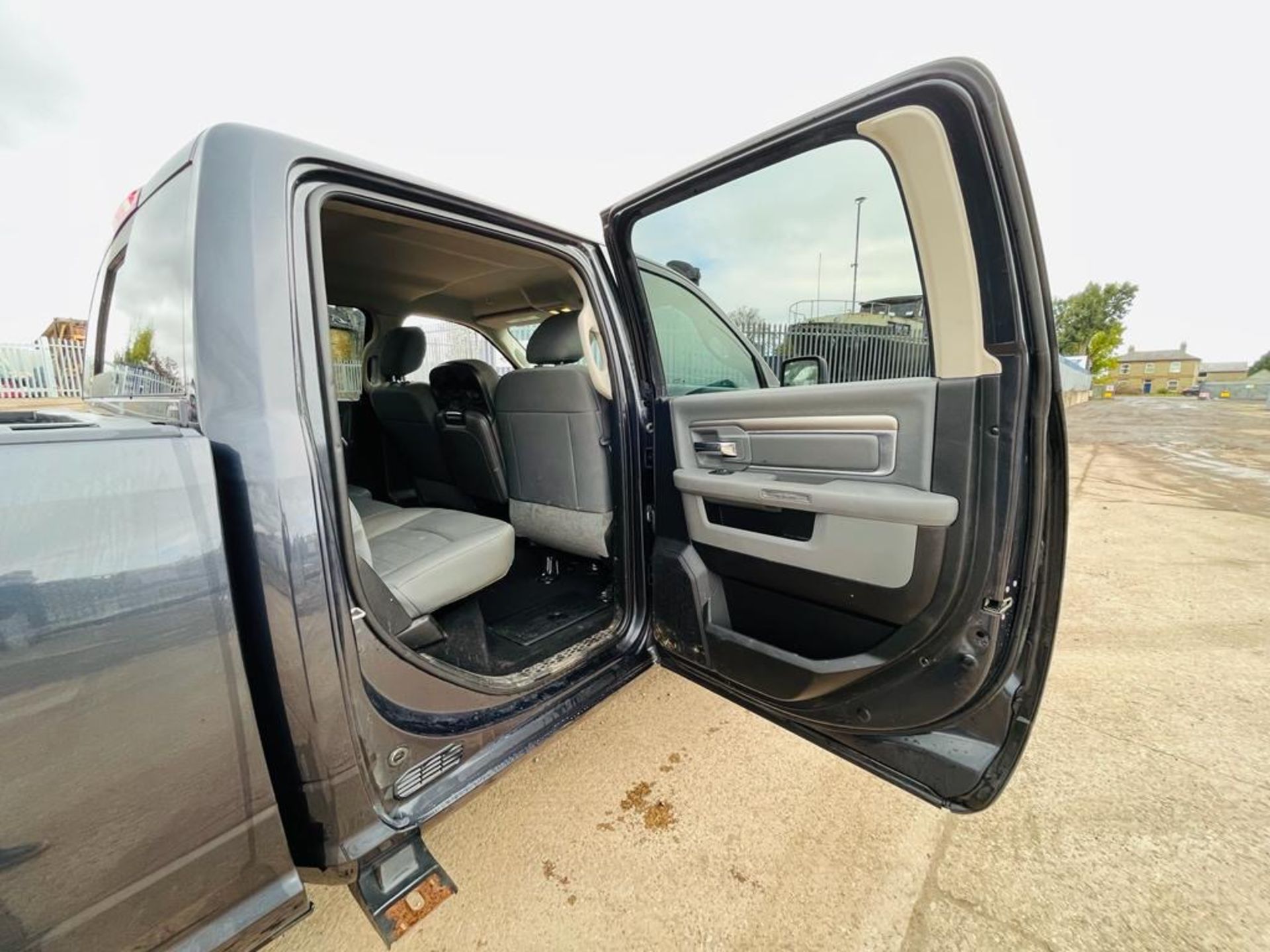 Dodge Ram 5.7 Hemi 1500 SLT 4WD Crew Cab ' 2018 Year' A/C - Fresh Import - ULEZ Compliant - Bild 22 aus 31