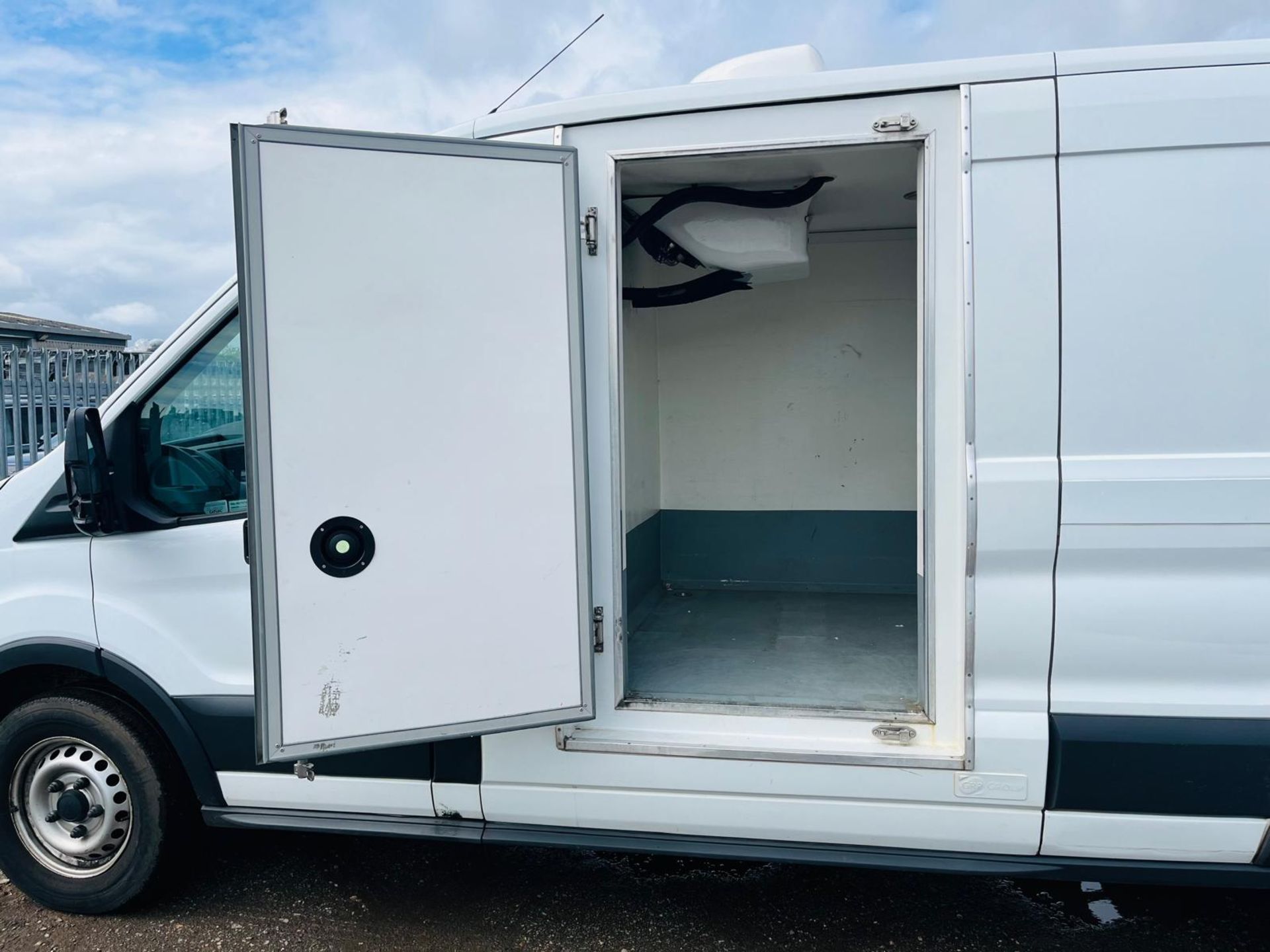 Ford Transit 350 130 Ecoblue RWD L3H3 2017 '67 Reg' -Fridge/Freezer -Sat/Nav -Bluetooth Handsfree - Image 5 of 31