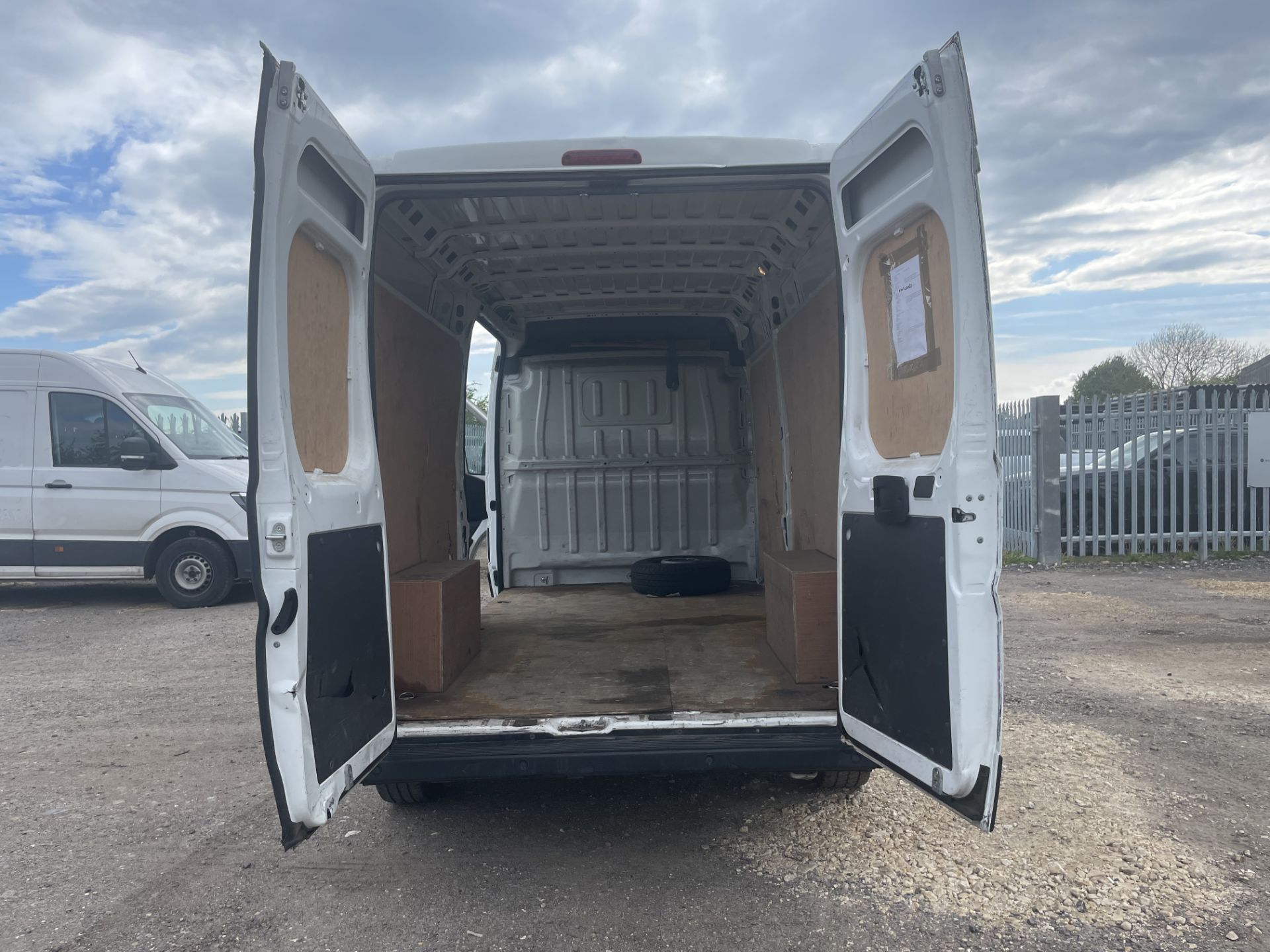 Peugeot Boxer 335 Professional 2.2 Bluehdi 140 L3H2 2020 '70 Reg'-ULEZ Compliant -Sat/Nav -A/C - Image 13 of 31