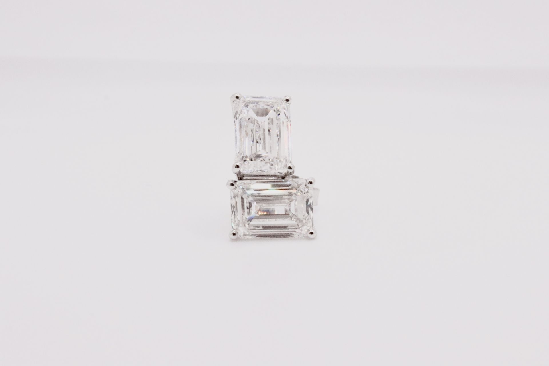 Emerald Cut 2.00 Carat Natural Diamond Earrings 18kt White Gold - Colour F - VS Clarity- GIA - Image 2 of 4