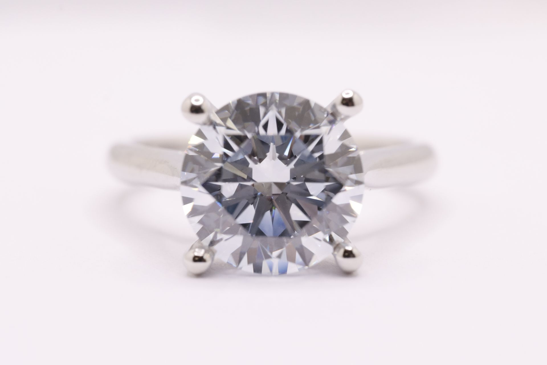 Round Brilliant Cut Diamond 4.04 Carat Fancy Blue Colour VVS2 Clarity Platinum Ring - IGI Cert