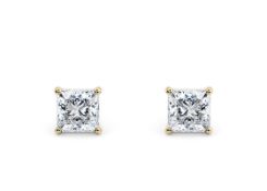 Princess Cut 4.00 Carat Diamond Earrings Set in 18kt Yellow Gold - E Colour VS Clarity - IGI