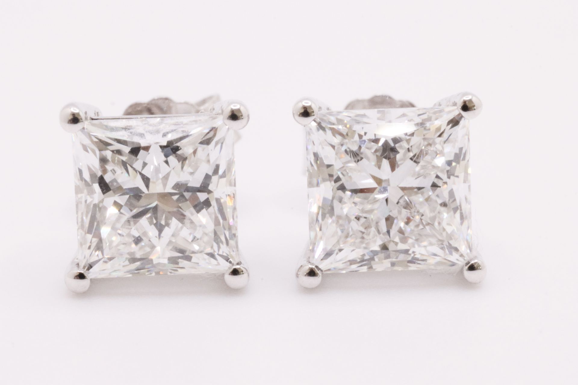 Princess Cut 4.00 Carat Diamond Earrings Set in 18kt White Gold - F Colour VS Clarity - IGI