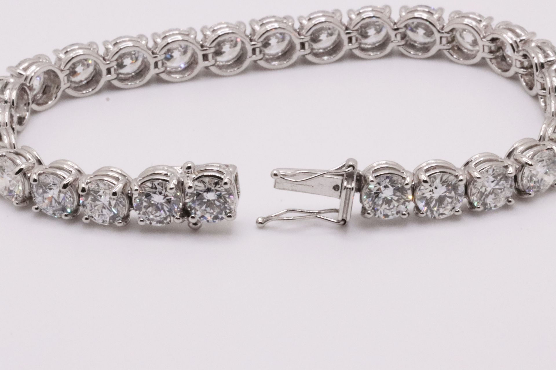 Round Brilliant Cut 21 Carat Diamond Tennis Bracelet F Colour SI Clarity - 18Kt White Gold - IGI - Bild 4 aus 6