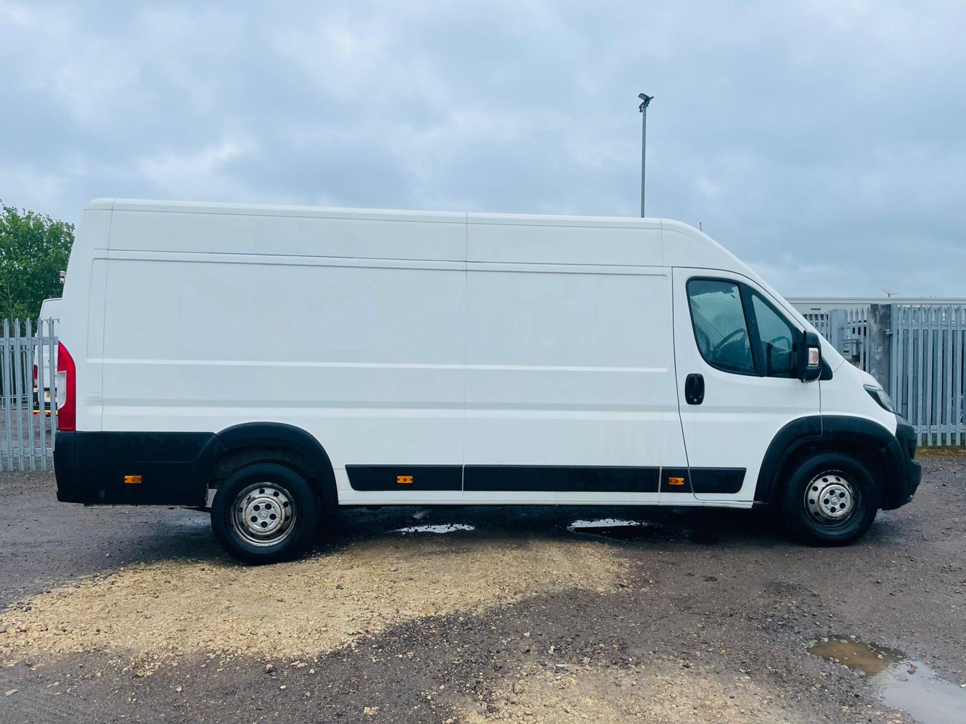 Peugeot Boxer Professional 435 BlueHDI 140 2.2 L4 H2 2019 '69 Reg' - A/C -ULEZ Compliant -Bluetooth - Image 8 of 22