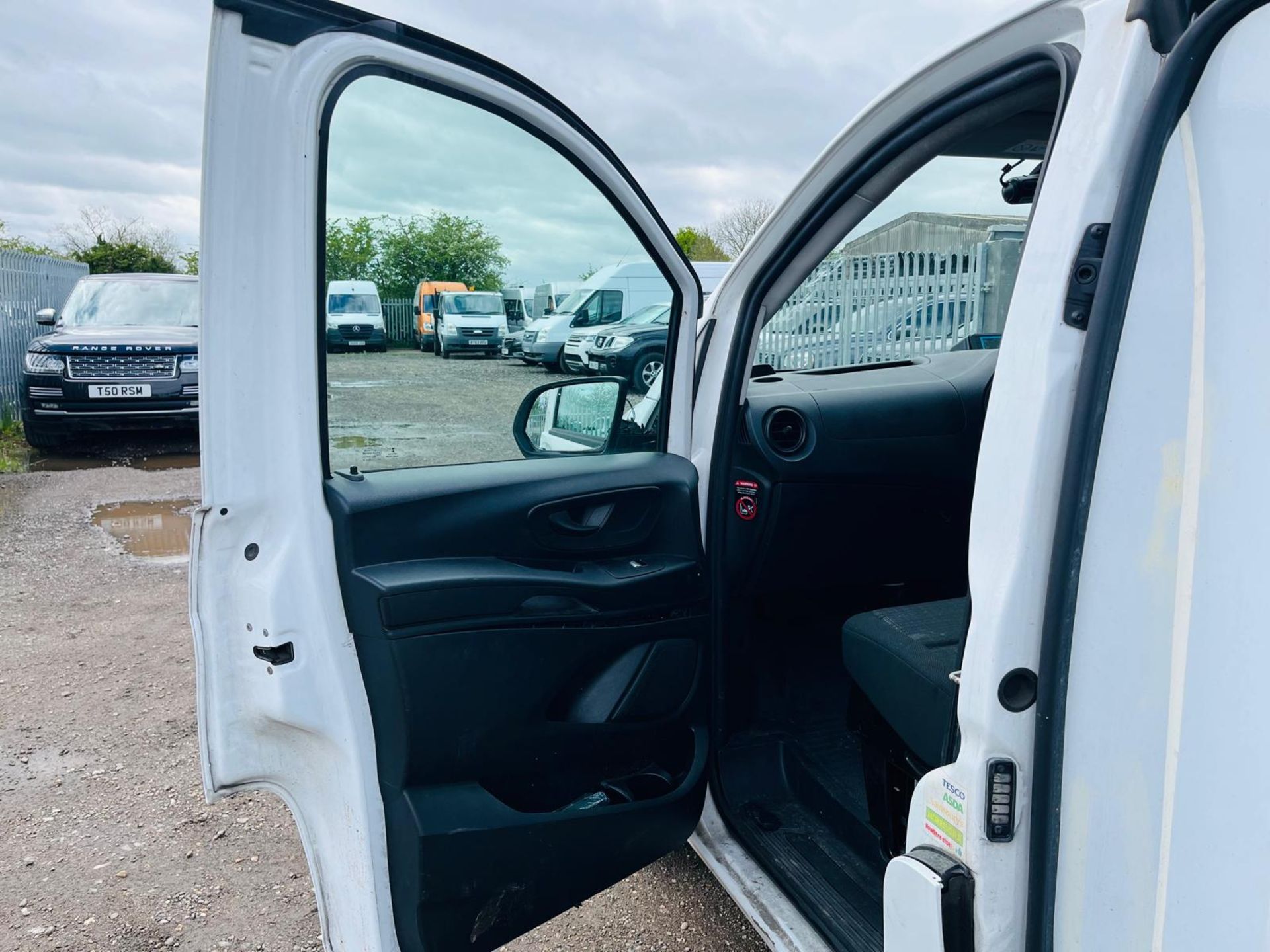 Mercedes Benz Vito 114 CDI RWD Fridge/Freezer 2.1 2019 '19 Reg '-ULEZ Compliant-Parking Sensors-A/C - Image 26 of 27