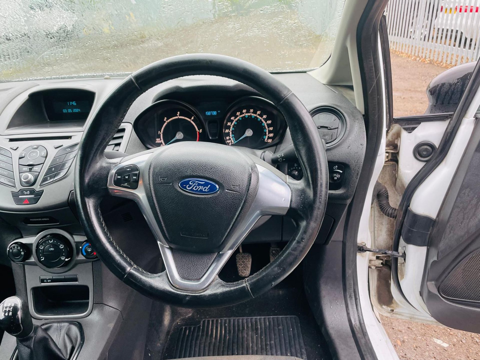 ** ON SALE ** Ford Fiesta 1.5 TDCI EcoNetic 2016 '16 Reg' Very Economical - Parking Sensors - Bild 17 aus 25