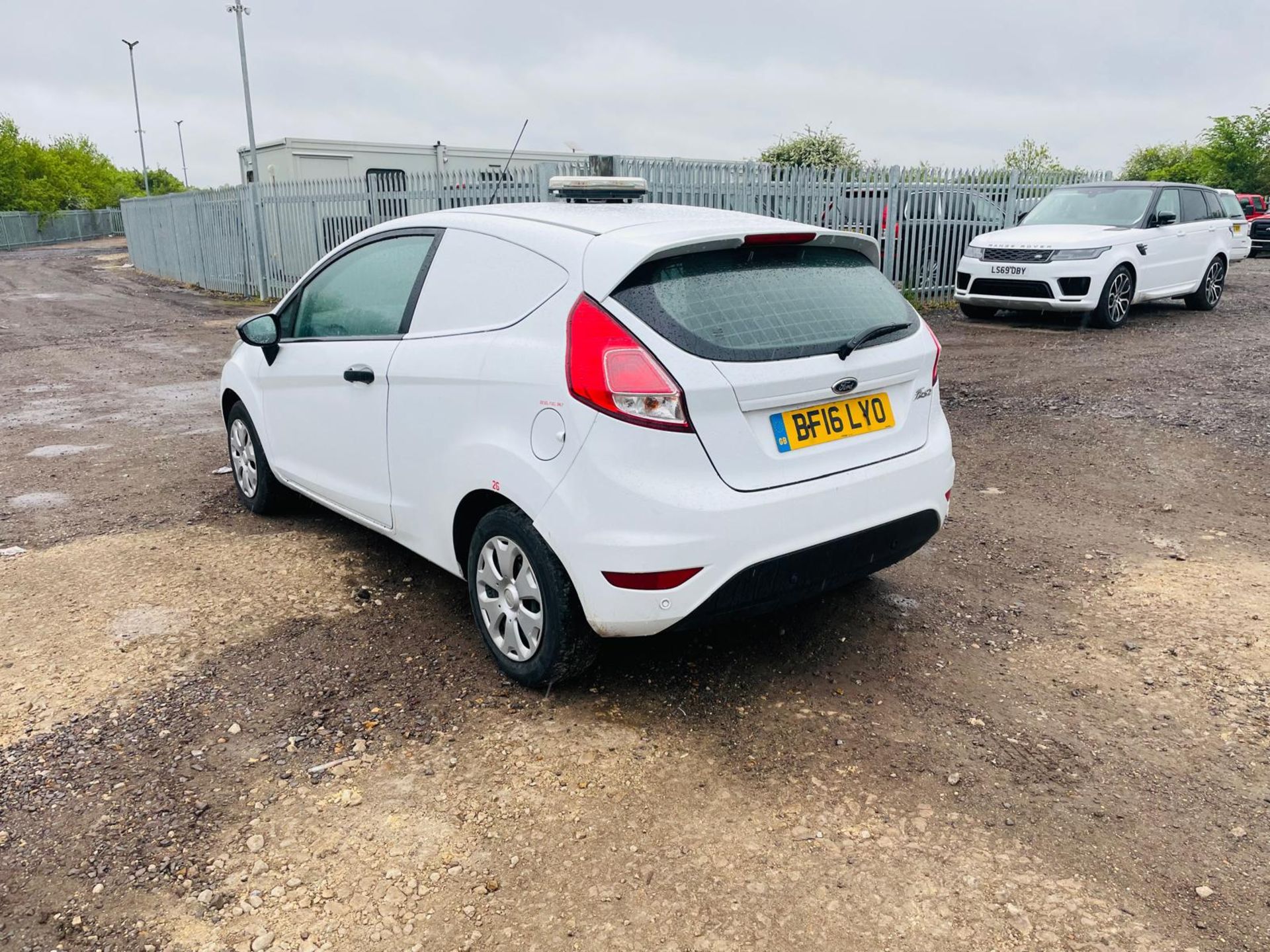 ** ON SALE ** Ford Fiesta 1.5 TDCI EcoNetic 2016 '16 Reg' Very Economical - Parking Sensors - Image 5 of 25