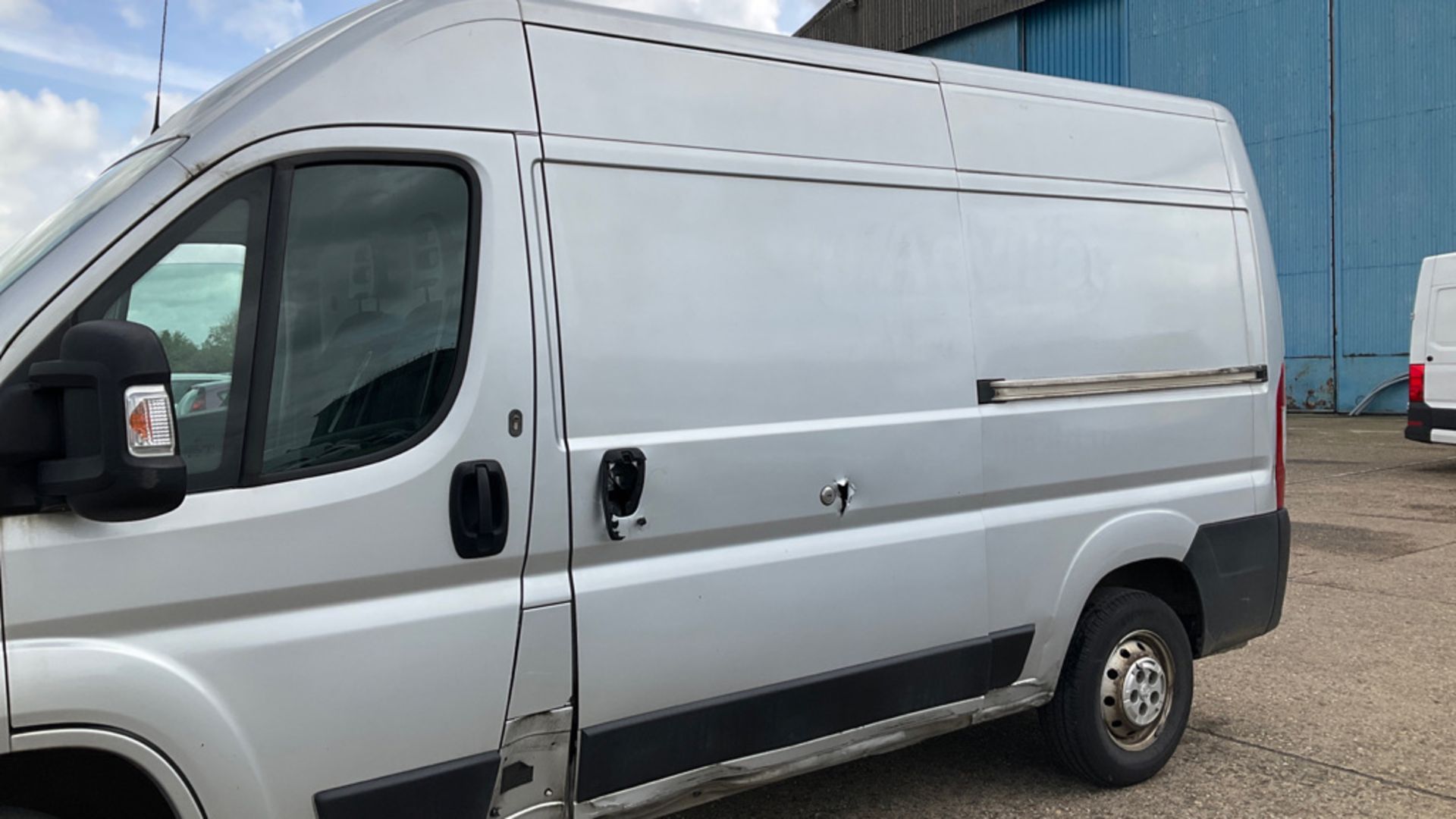 ** ON SALE ** Peugeot Boxer 335 2.0 Bluehdi 130 Professional L2 H2 2019 '69 Reg' -A/C -Sat/Nav - Image 4 of 9