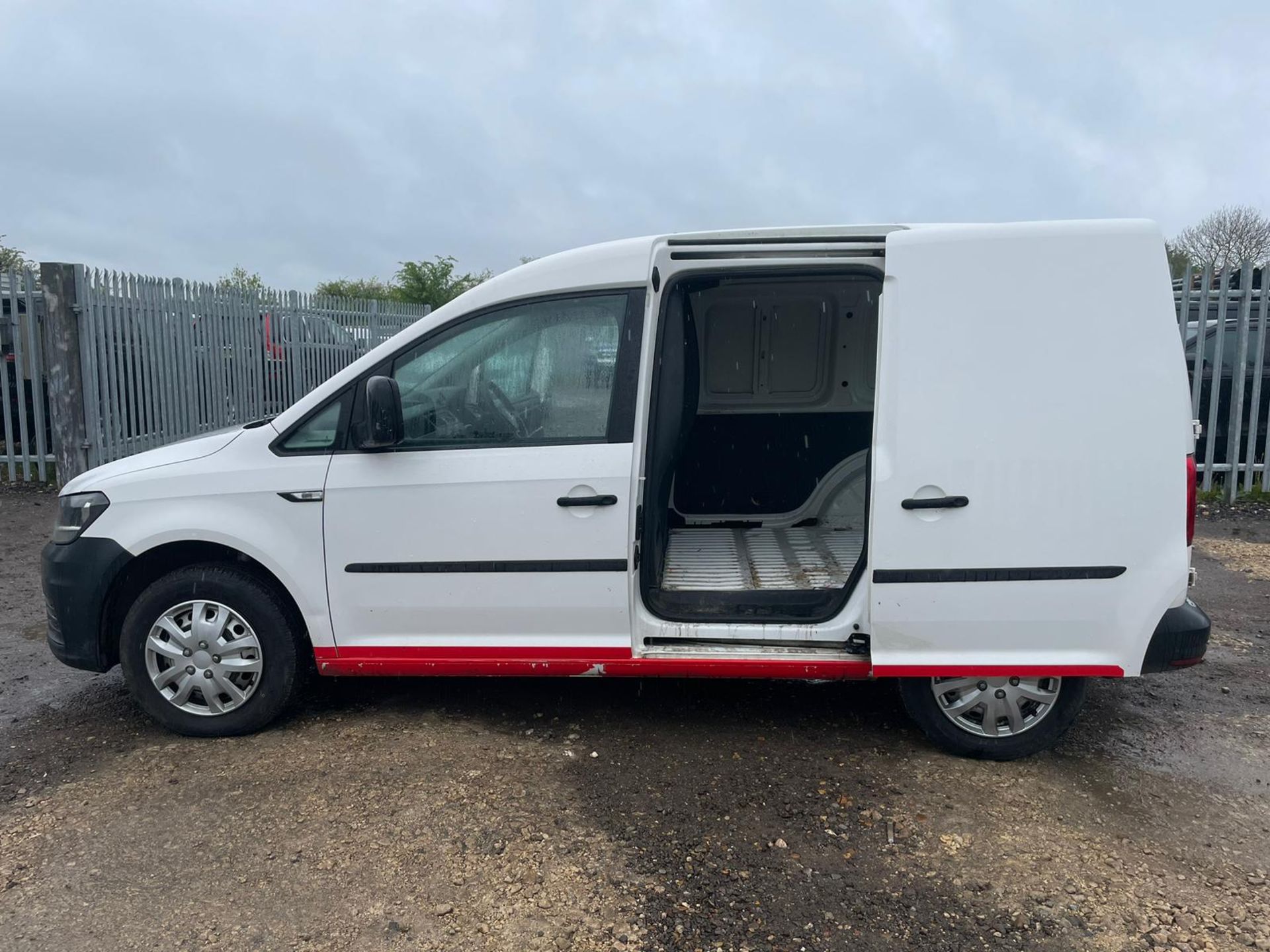 ** ON SALE ** Volkswagen Caddy C20 1.6 TDI Startline 75 H1L1 2016 '16 Reg' - Panek Van - No Vat - Image 5 of 26