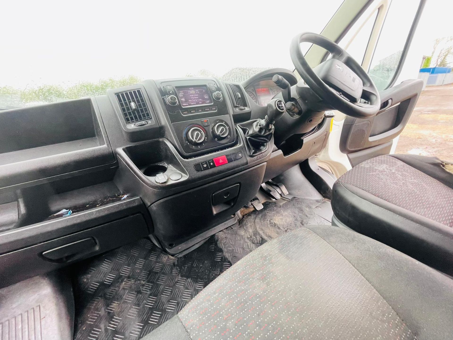 Peugeot Boxer Professional 435 BlueHDI 140 2.2 L4 H2 2019 '69 Reg' - A/C -ULEZ Compliant -Bluetooth - Image 19 of 22