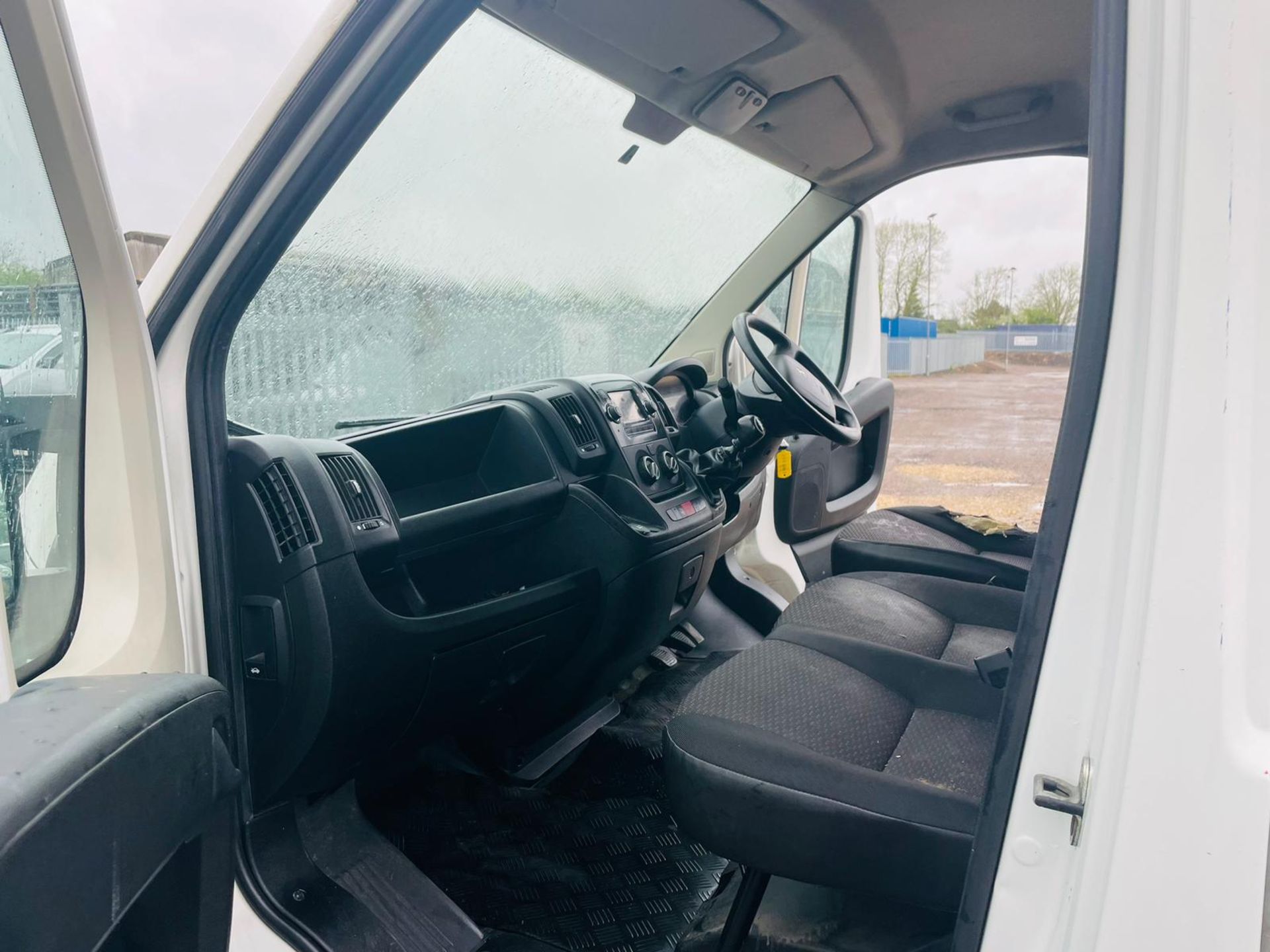 Peugeot Boxer Professional 435 BlueHDI 140 2.2 L4 H2 2019 '69 Reg' - A/C -ULEZ Compliant -Bluetooth - Bild 18 aus 22