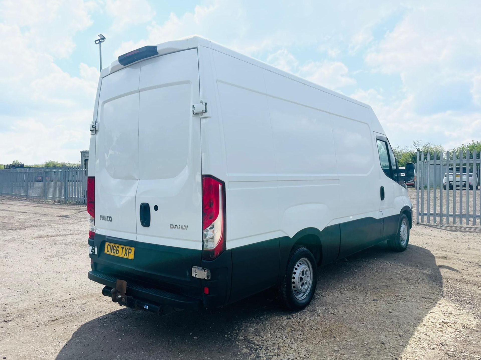** ON SALE **Iveco Daily 35S13 2.3 L2 H1 2016 '66 Reg' -ULEZ Compliant -Bluetooth Handsfree -Tow Bar - Image 11 of 24