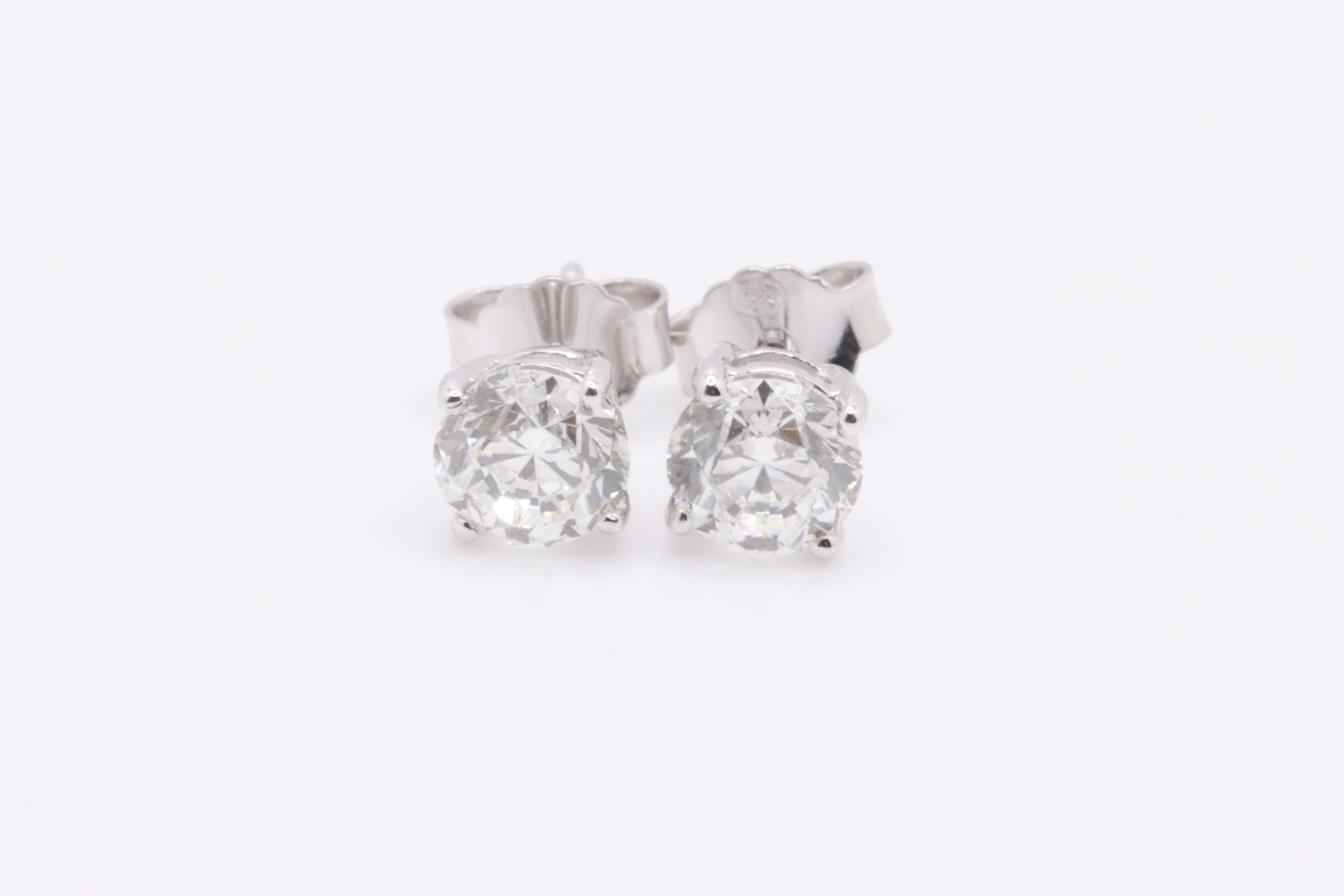 ** ON SALE ** Round Brilliant Cut 1.00 Carat Diamond 18kt White Gold Earrings- F Colour VS Clarity