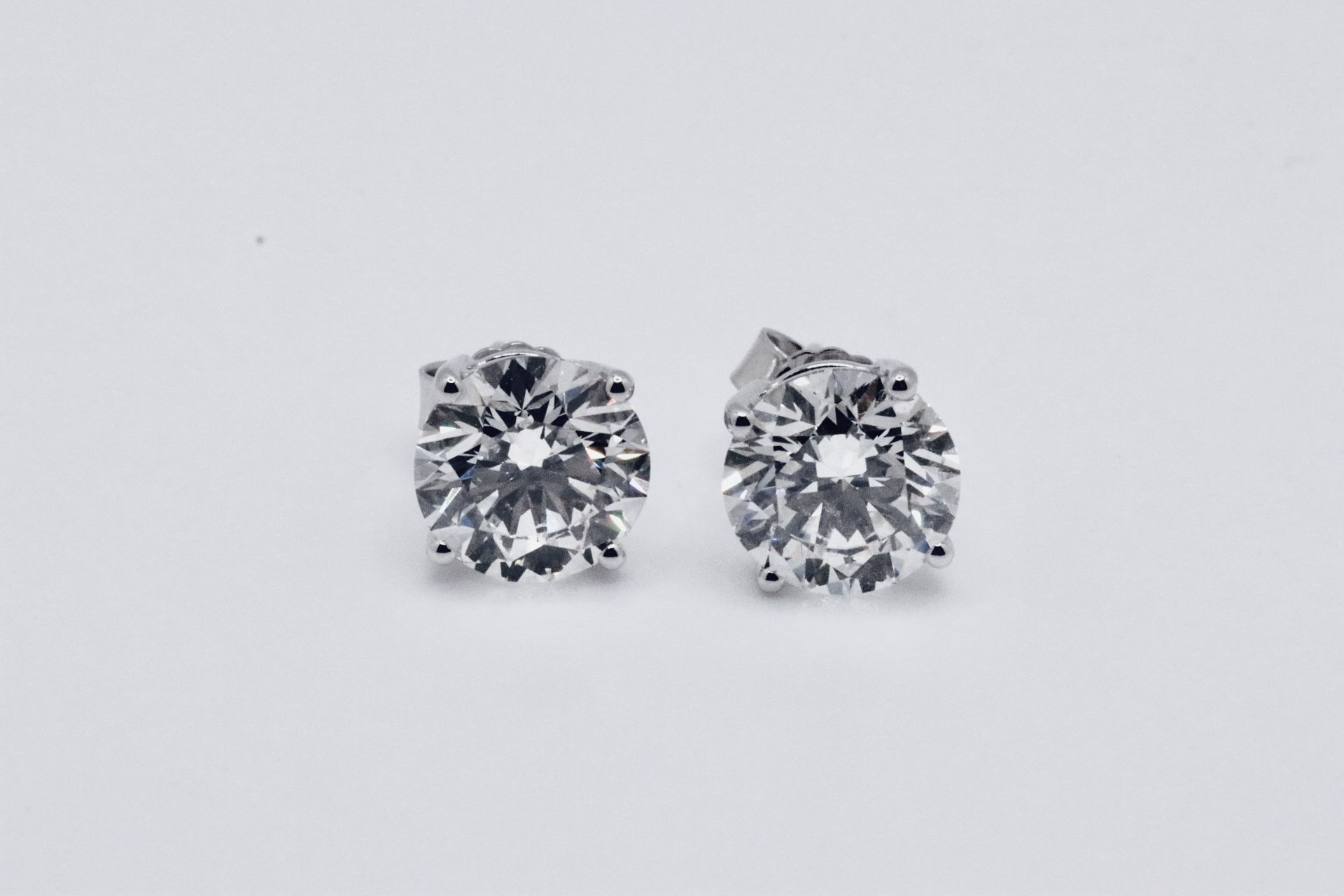 Round Brilliant Cut 3.00 Carat Natural Diamond Earrings 18kt White Gold - F Colour SI Clarity- GIA - Image 7 of 10