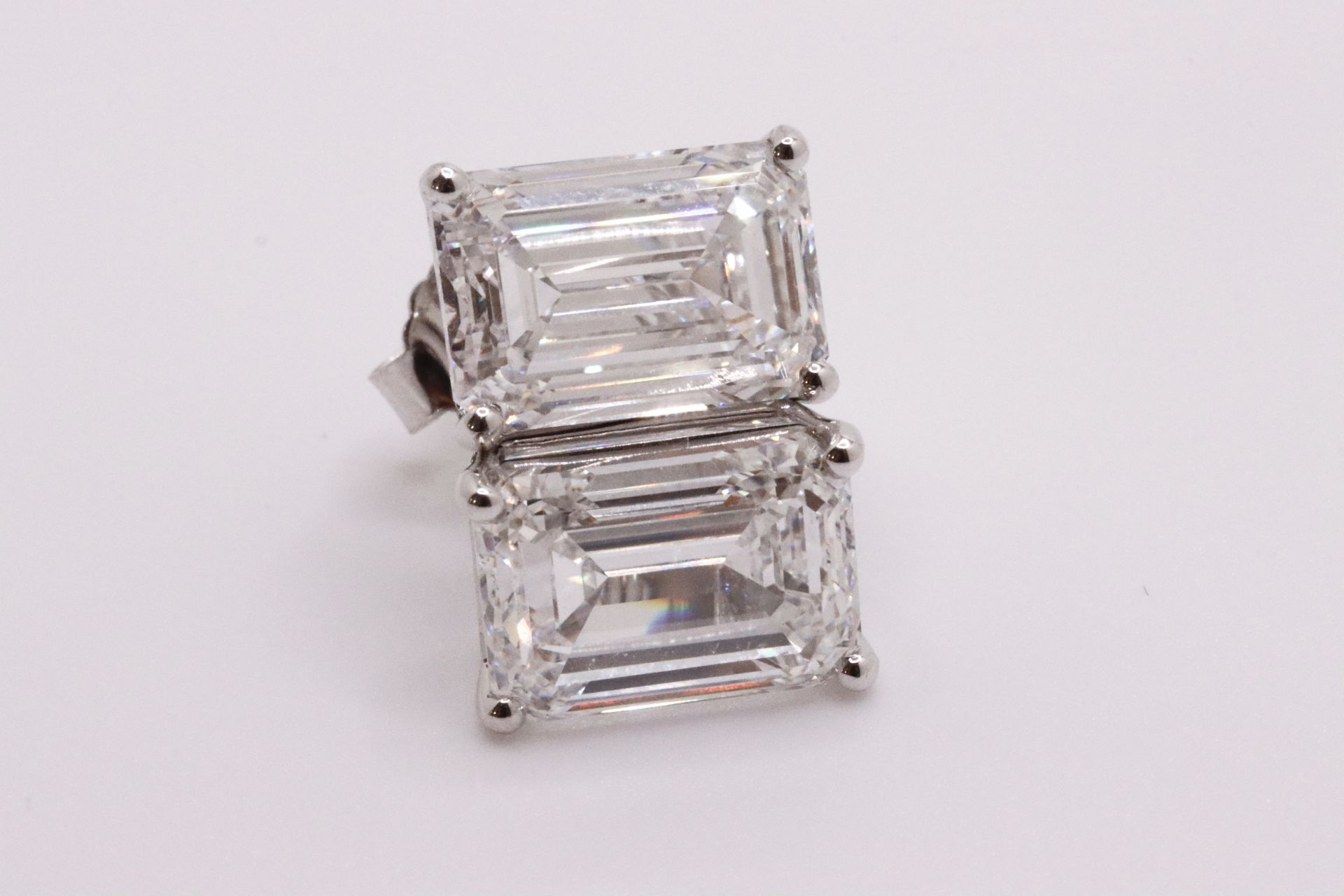 Emerald Cut Cut 10.00 Carat Diamond 18kt White Gold Earrings- D Colour VVS Clarity IGI - Image 7 of 10
