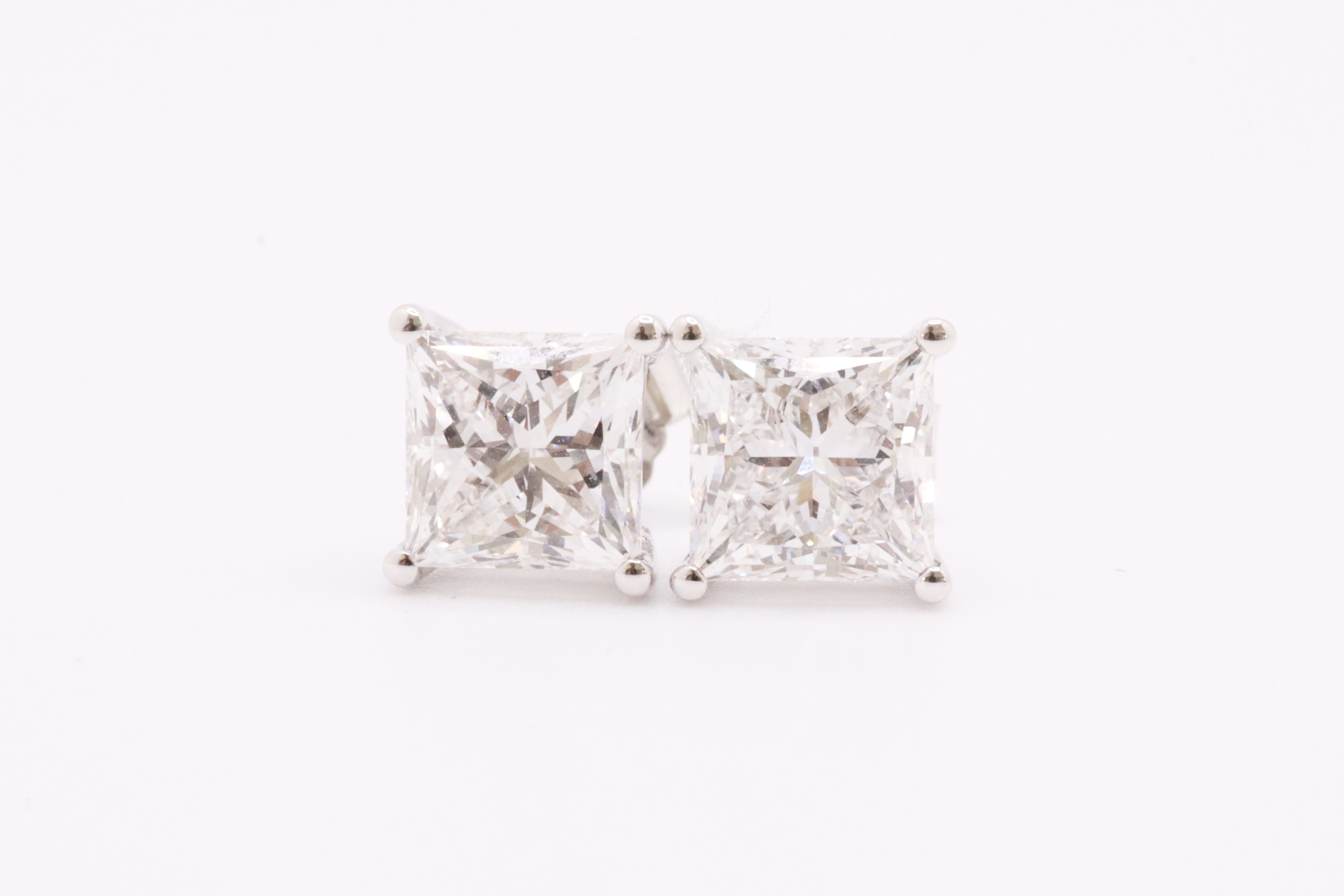 Princess Cut 4.00 Carat Diamond Earrings Set in 18kt White Gold - E Colour VVS Clarity - IGI