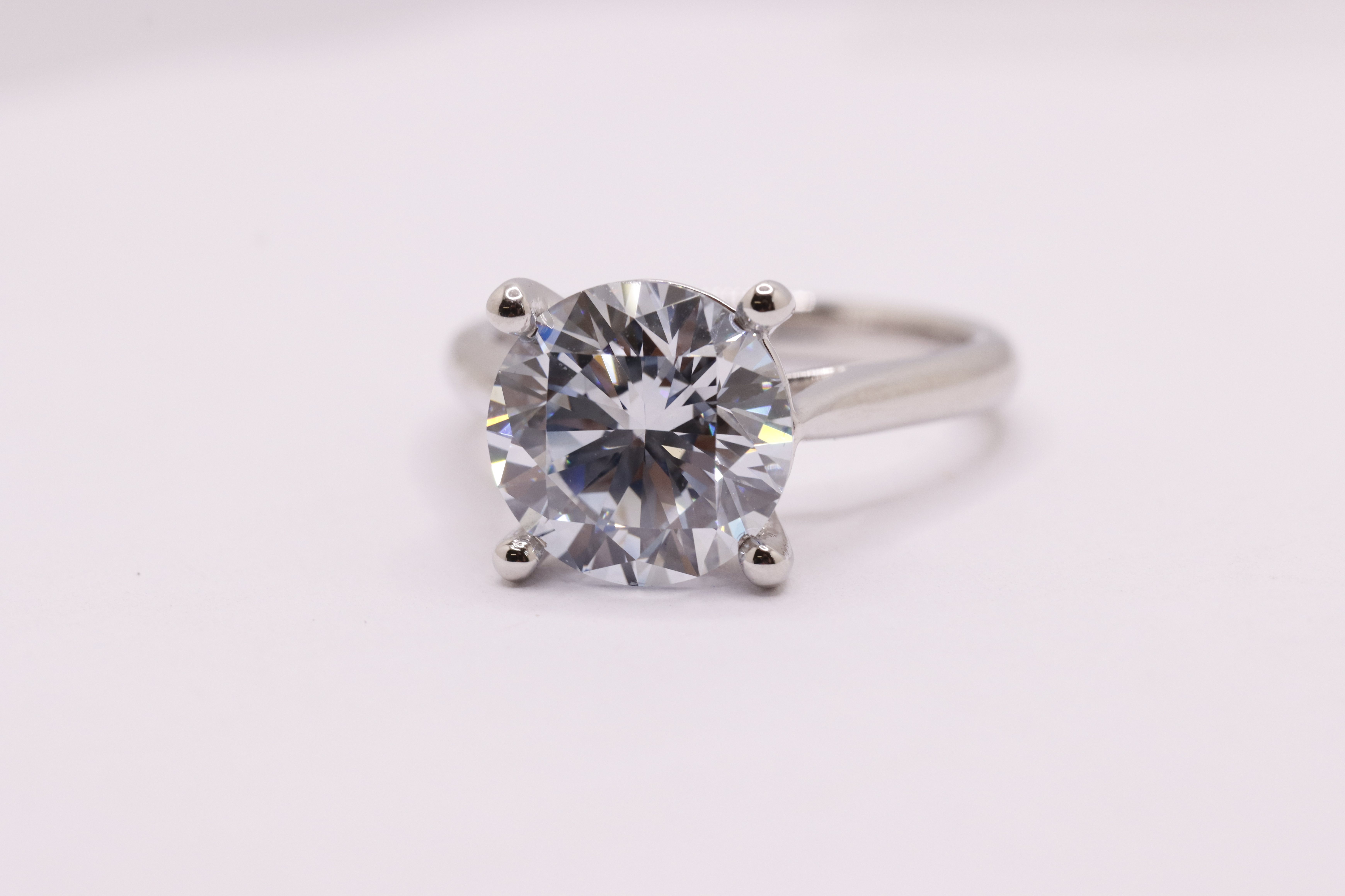 ** ON SALE **Round Brilliant Cut Diamond 4.04 Carat Fancy Blue Colour VVS2 Clarity Platinum Ring - Image 5 of 14