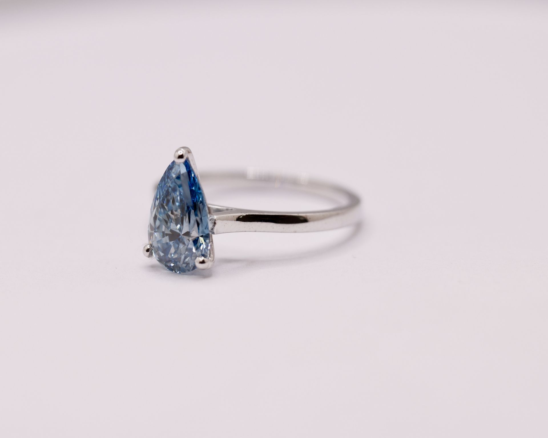 Fancy Blue Pear Cut 1.60 Carat Diamond 18Kt White Gold Ring - VS1 - Bild 2 aus 6