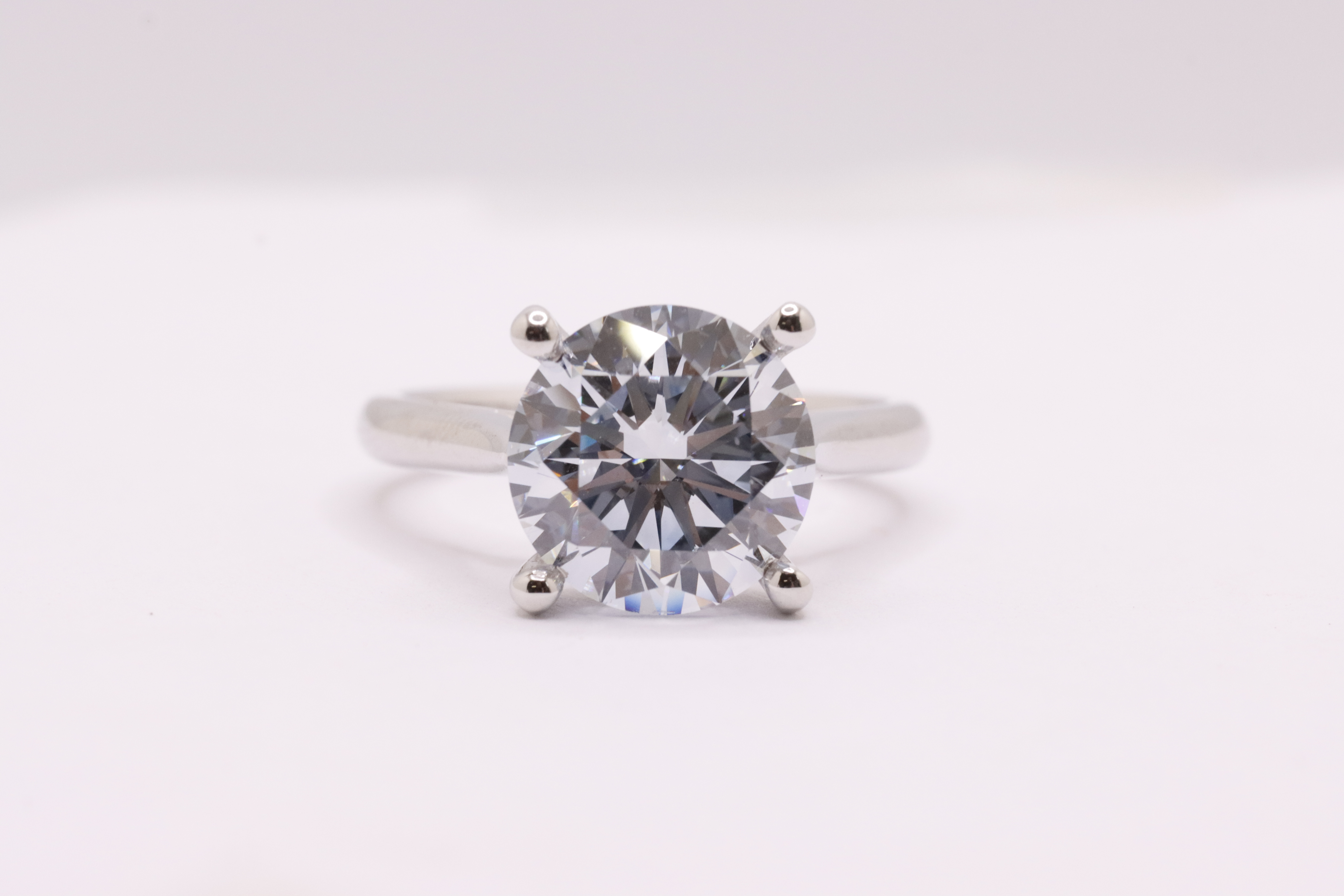 ** ON SALE **Round Brilliant Cut Diamond 4.04 Carat Fancy Blue Colour VVS2 Clarity Platinum Ring - Image 3 of 14