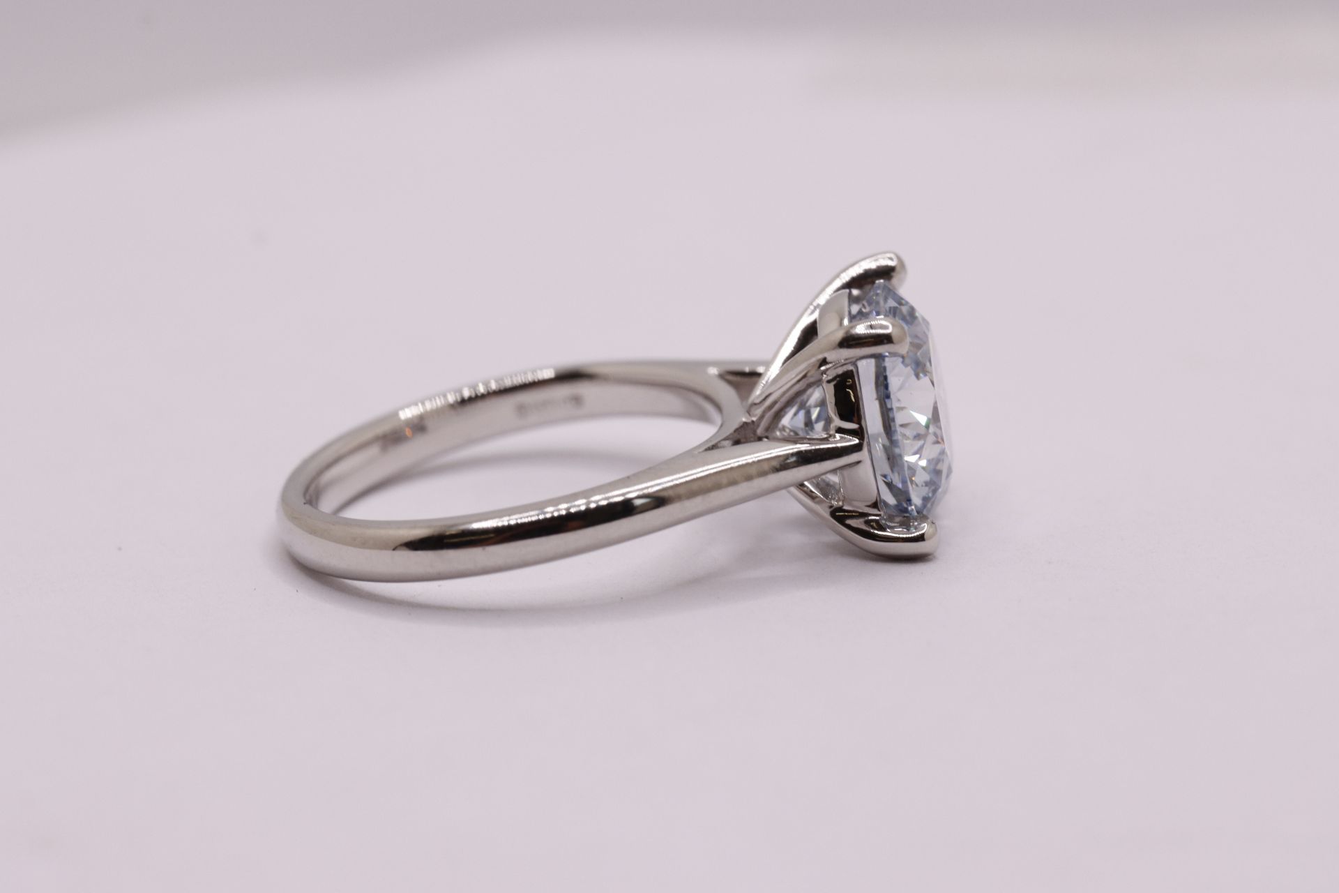 ** ON SALE **Round Brilliant Cut Diamond 4.04 Carat Fancy Blue Colour VVS2 Clarity Platinum Ring - Image 10 of 14