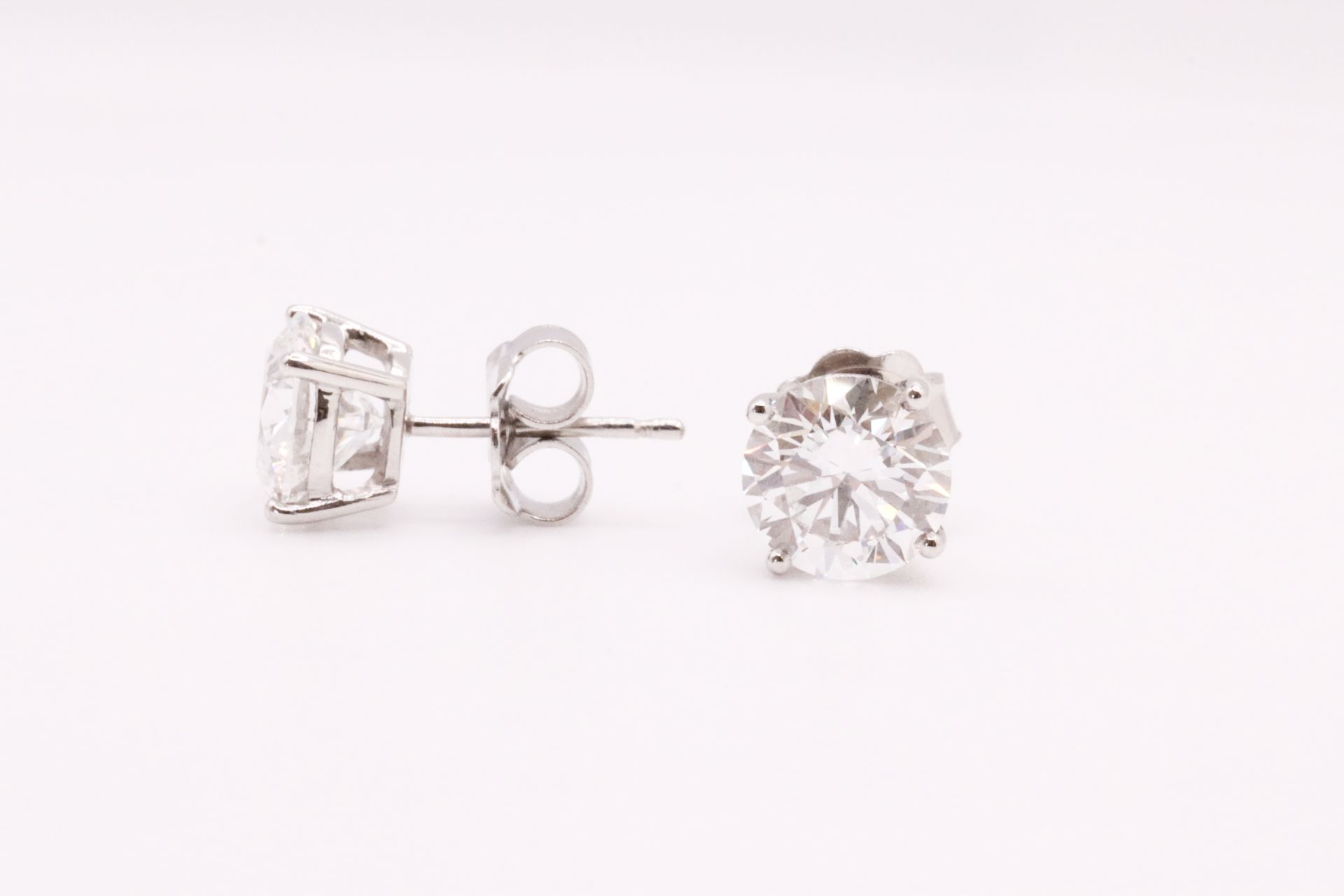 Round Brilliant Cut 3.00 Carat Natural Diamond Earrings 18kt White Gold - Colour E - VS Clarity- GIA - Bild 3 aus 6