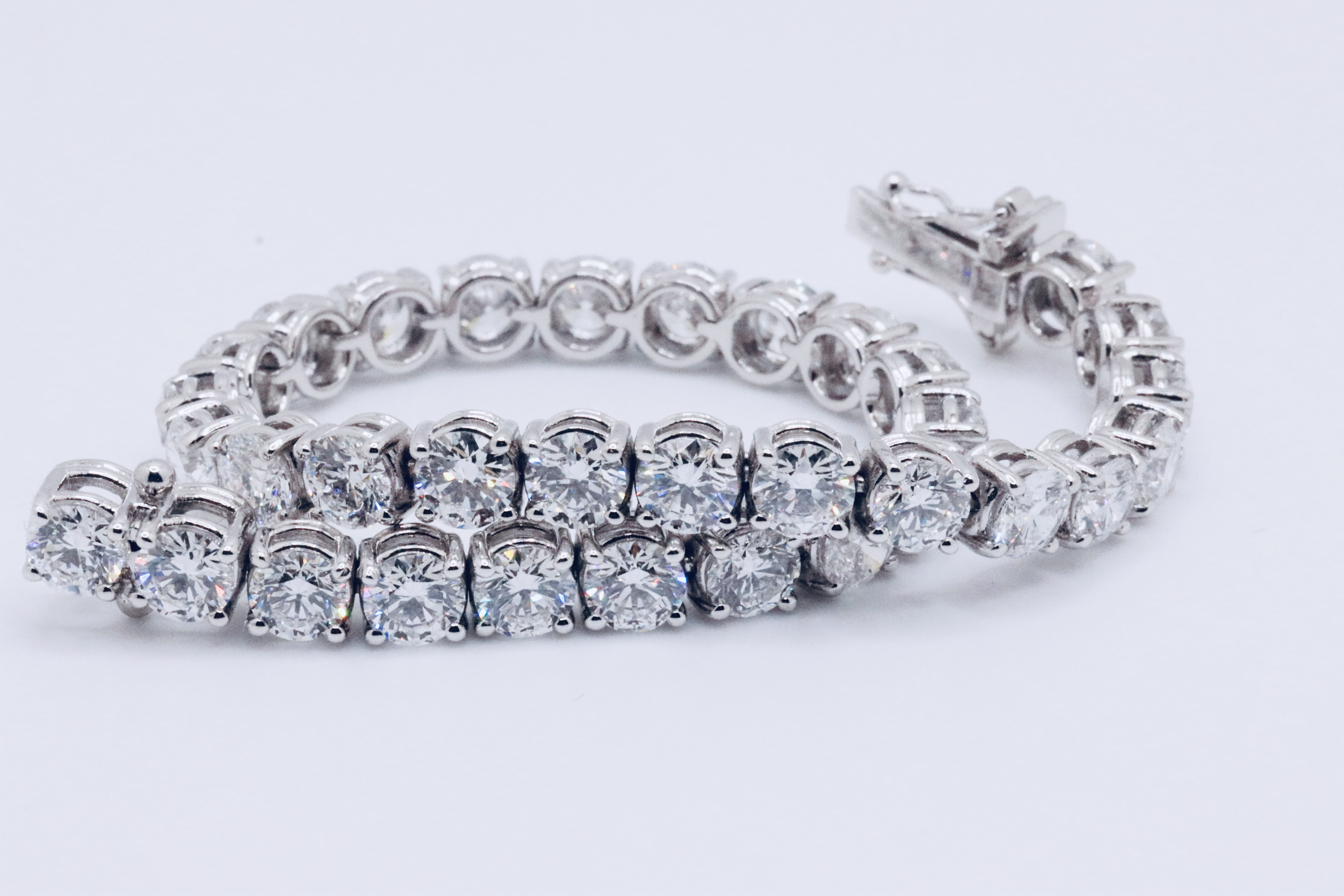 Round Brilliant Cut 14 Carat Diamond Tennis Bracelet E Colour VS Clarity - 18Kt White Gold - IGI - Image 3 of 8