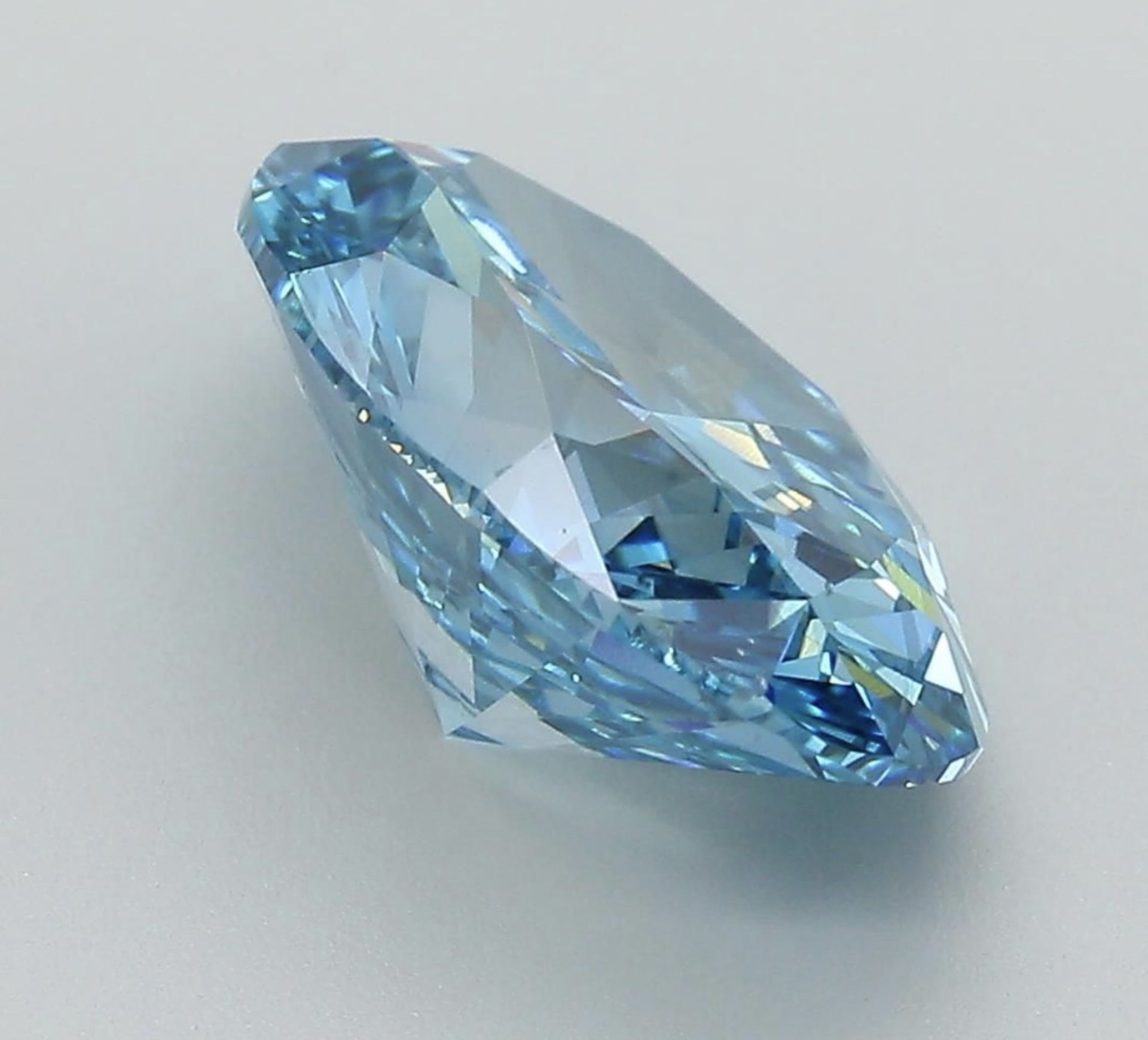 Oval Diamond 5.01 Carat Fancy Blue Colour VS2 Clarity EX EX - IGI - Bild 4 aus 8