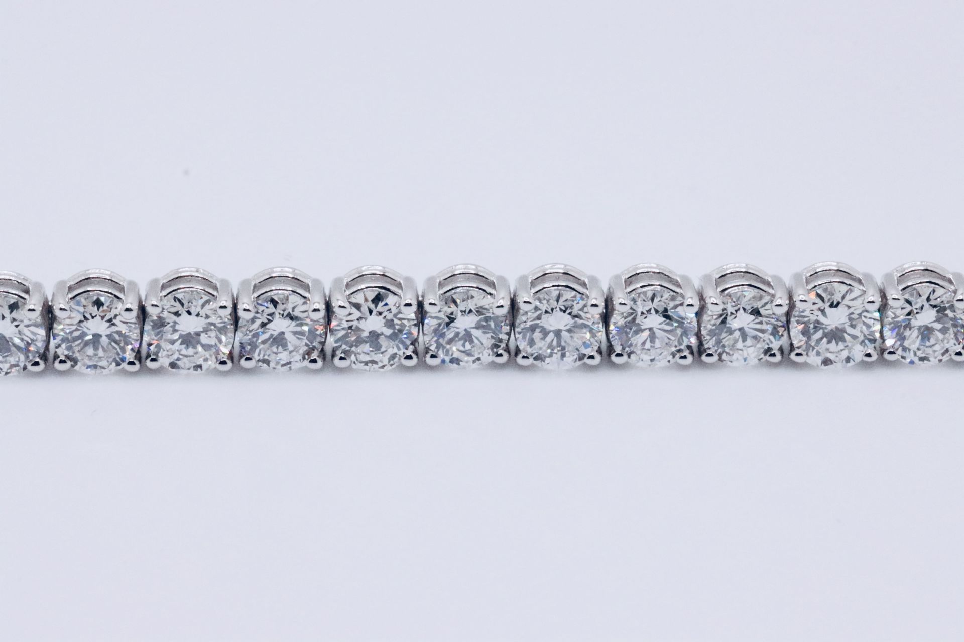 Round Brilliant Cut 18 Carat Diamond Tennis Bracelet F Colour VS Clarity - 18Kt White Gold - IGI - Image 12 of 22