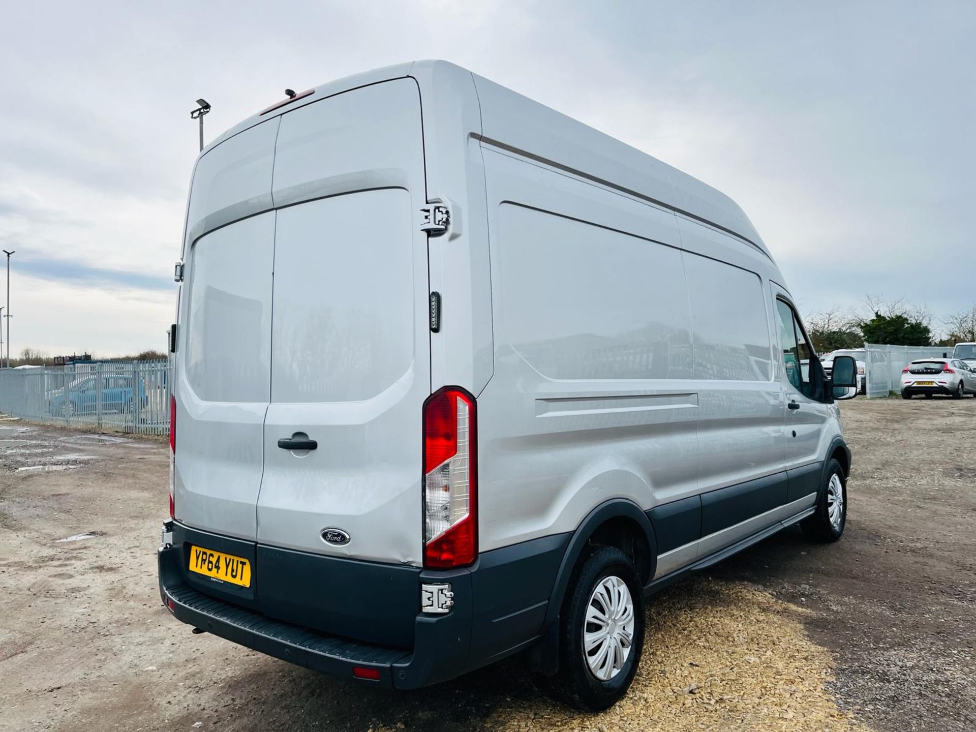 ** ON SALE ** Ford Transit Trend 350 TDCI 125 2.2 L3 H3 2014 '64 Reg' - Parking sensors - Air Con - Image 12 of 27