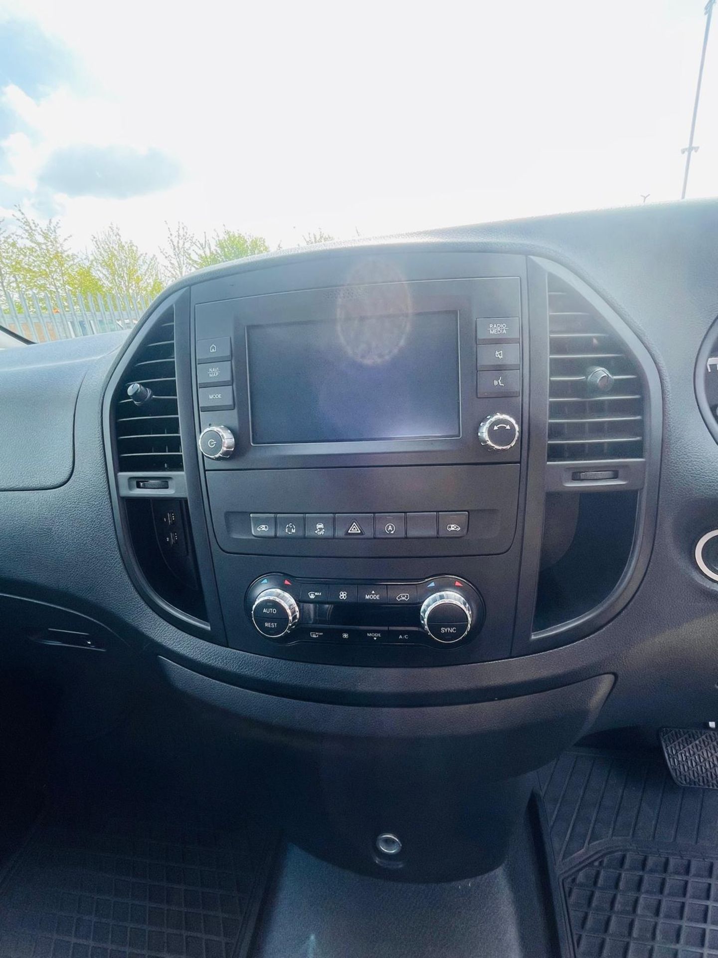 Mercedes-Benz Vito Premium 2.1 119 CDI 7G Tronic Crew Cab LWB Automatic 2019'19 Reg'- Alloy Wheels - Image 19 of 31