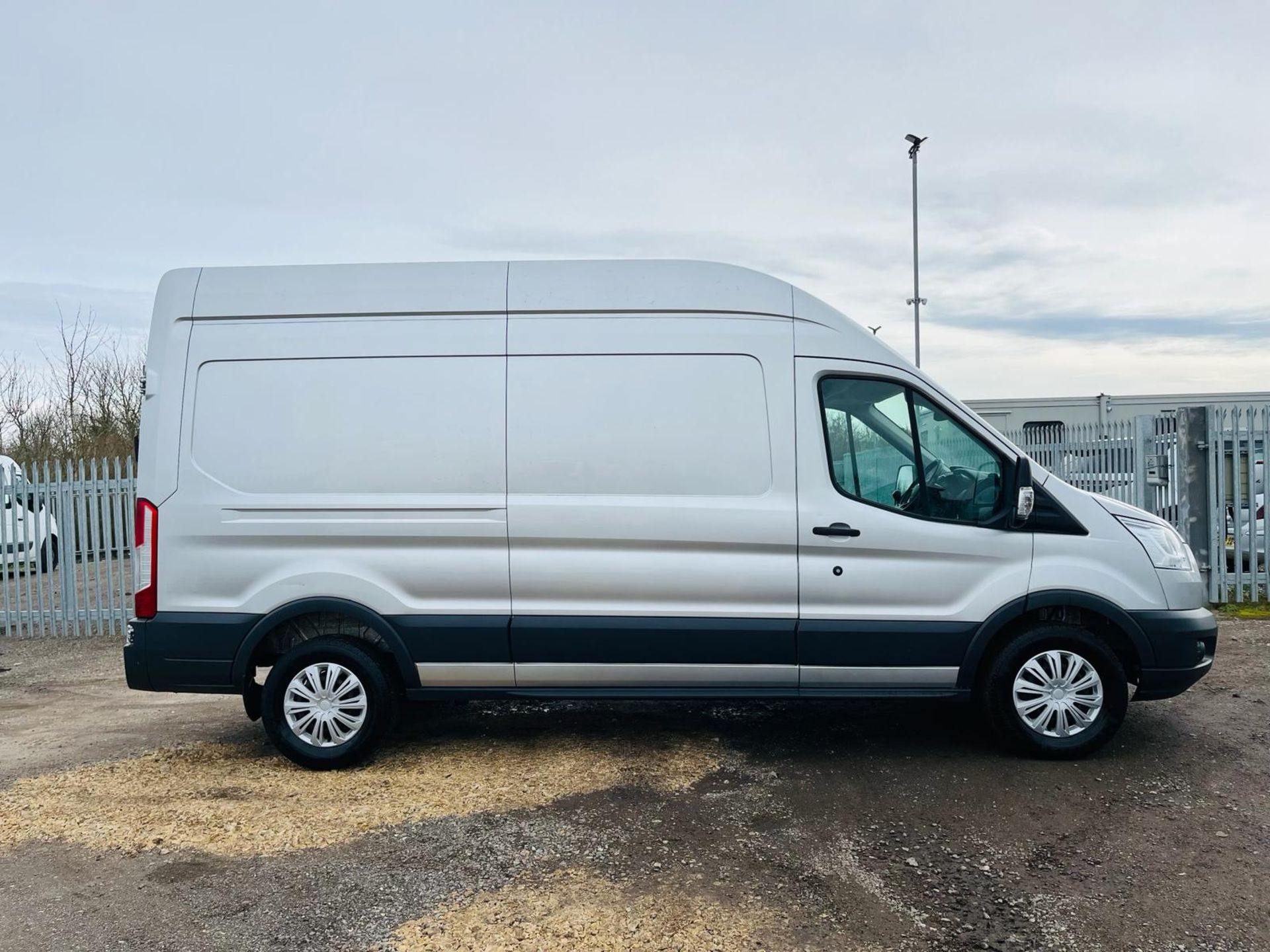 ** ON SALE ** Ford Transit Trend 350 TDCI 125 2.2 L3 H3 2014 '64 Reg' - Parking sensors - Air Con - Image 13 of 27