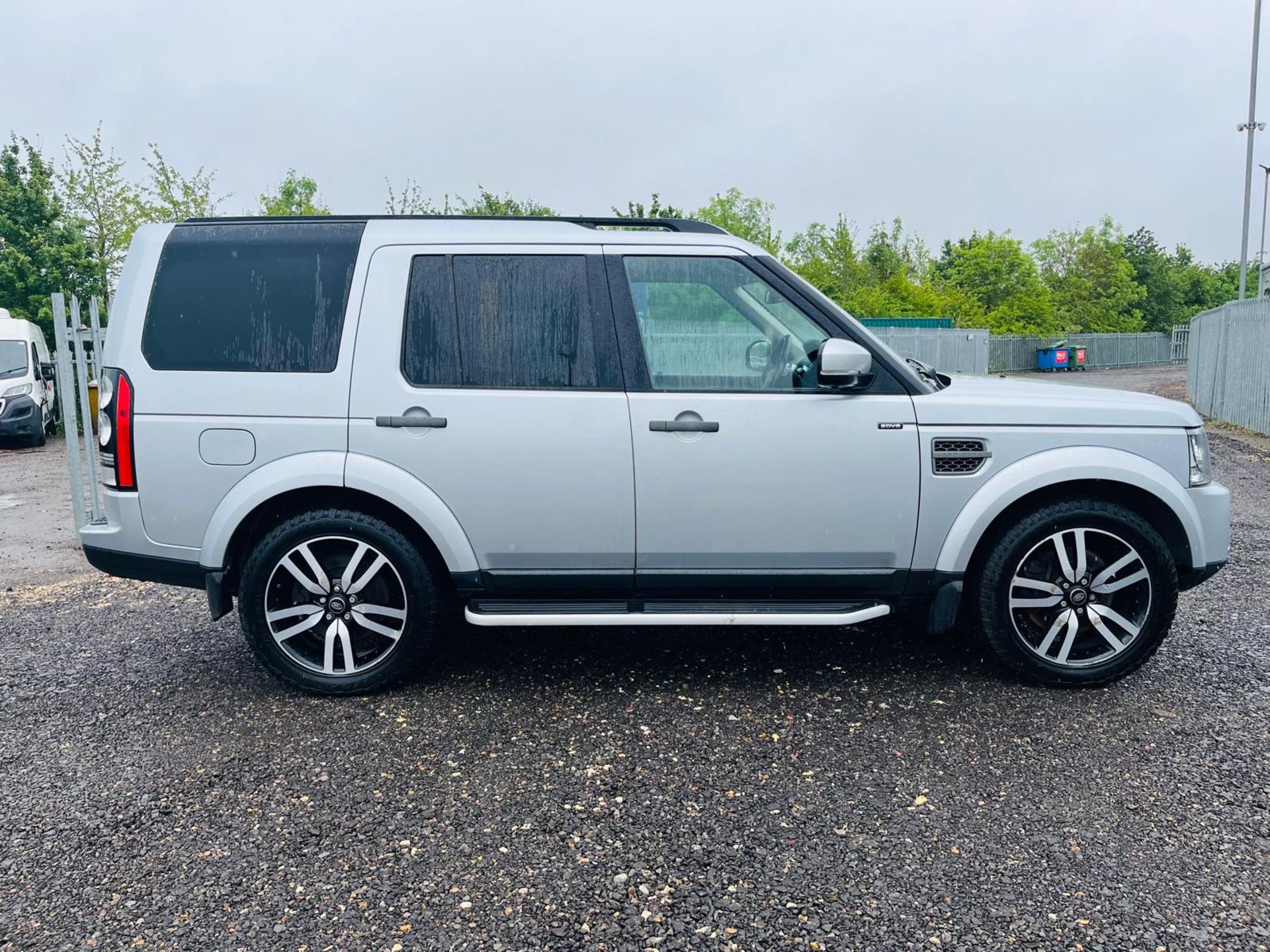 ** ON SALE ** Land Rover Discovery 4 3.0 SD V6 255 2014 '64 Reg' - A/C - Alloy Wheels - Tow Bar - Image 10 of 30