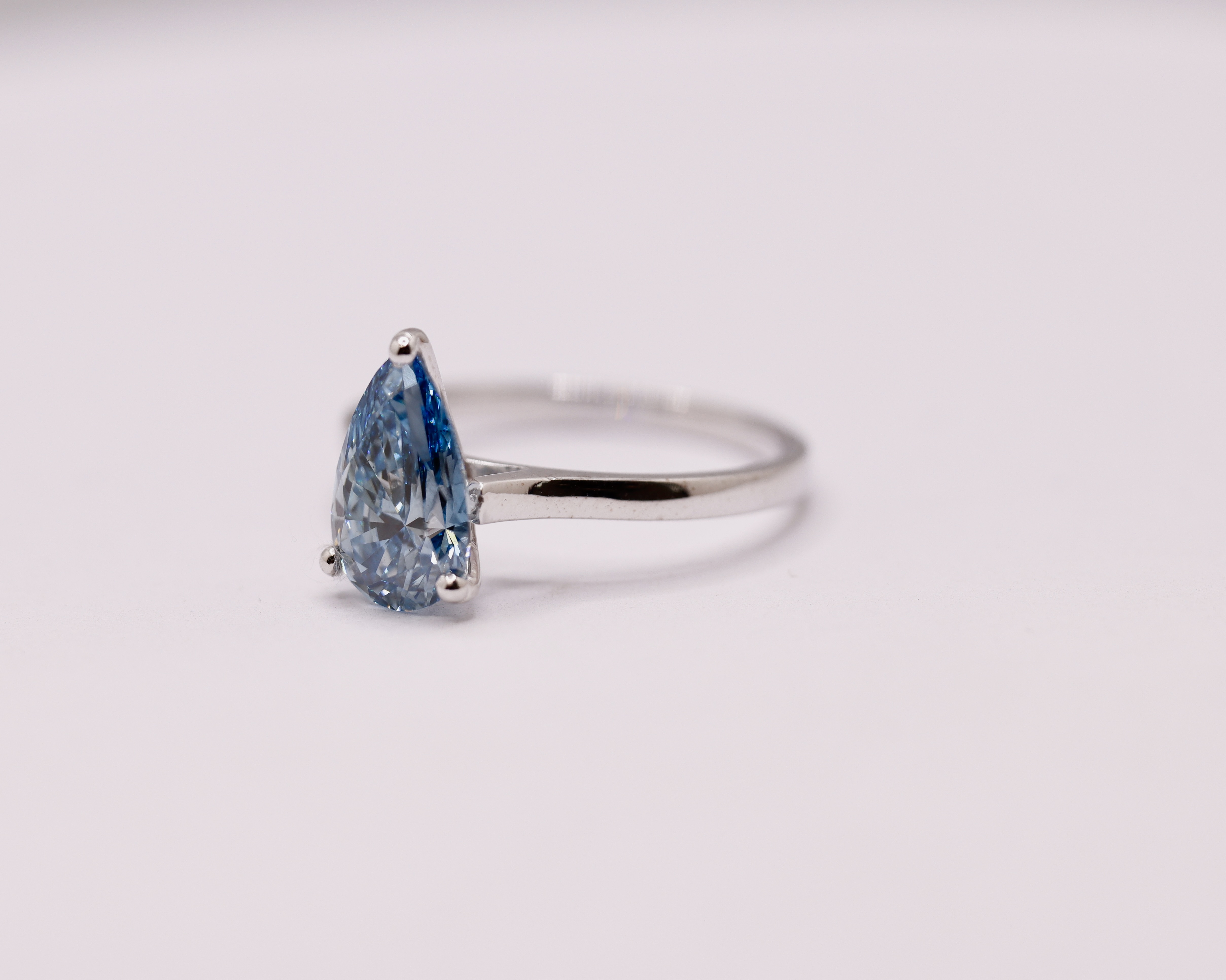 Fancy Blue Pear Cut 1.60 Carat Diamond 18Kt White Gold Ring - VS1 - Image 2 of 6