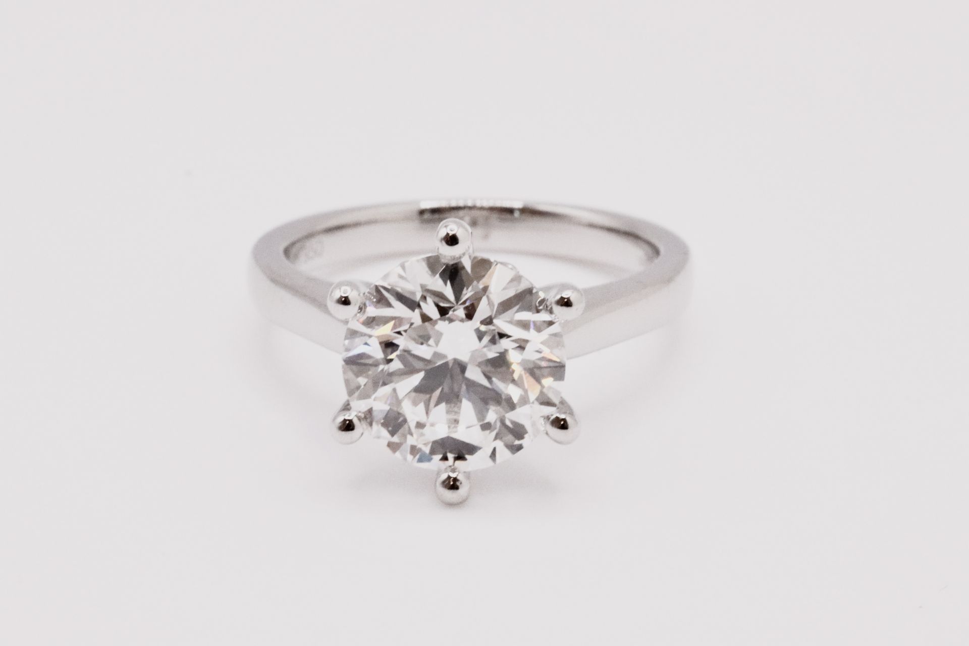 Round brilliant Cut Diamond Platinum Ring 5.00 Carat F Colour VS2 Clarity ID EX EX - Image 2 of 6