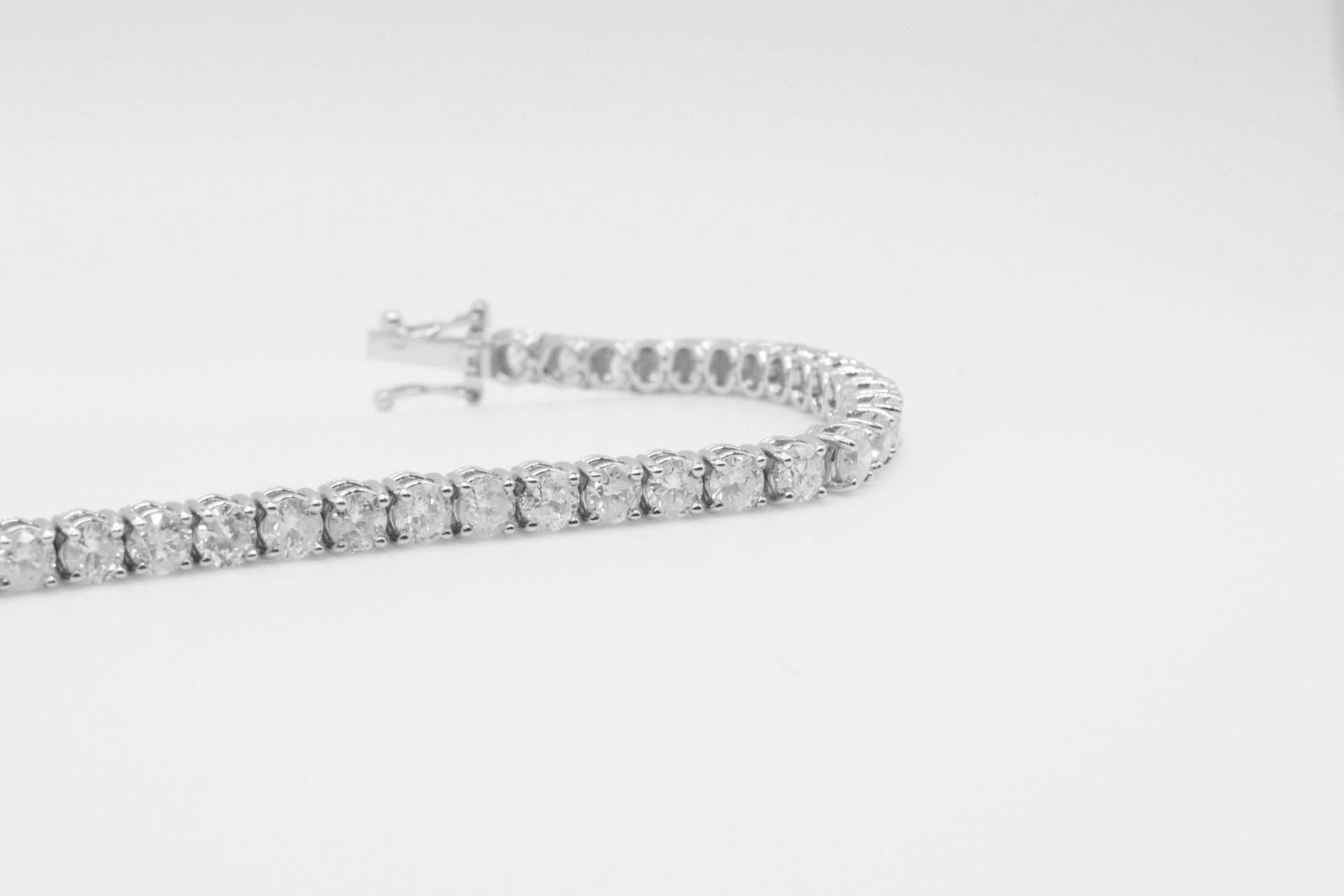 Round Brilliant Cut 10 Carat Diamond Tennis Bracelet F Colour VS Clarity - 18Kt White Gold - IGI - Image 6 of 8