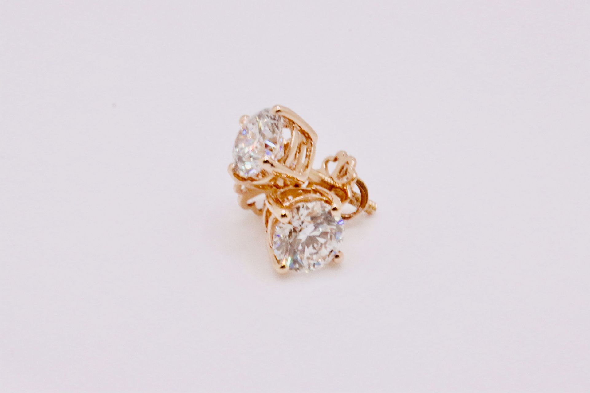 Round Brilliant Cut 4.00 Carat Diamond Earrings Set in 18kt Rose Gold - F Colour VS Clarity - GIA - Image 2 of 4