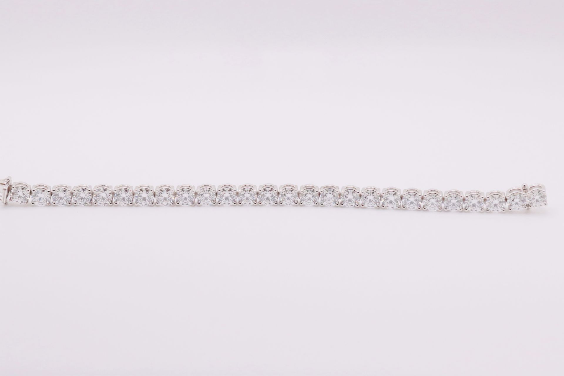 Round Brilliant Cut 23 Carat Diamond Tennis Bracelet D Colour VVS Clarity - 18Kt White Gold - IGI - Image 4 of 8
