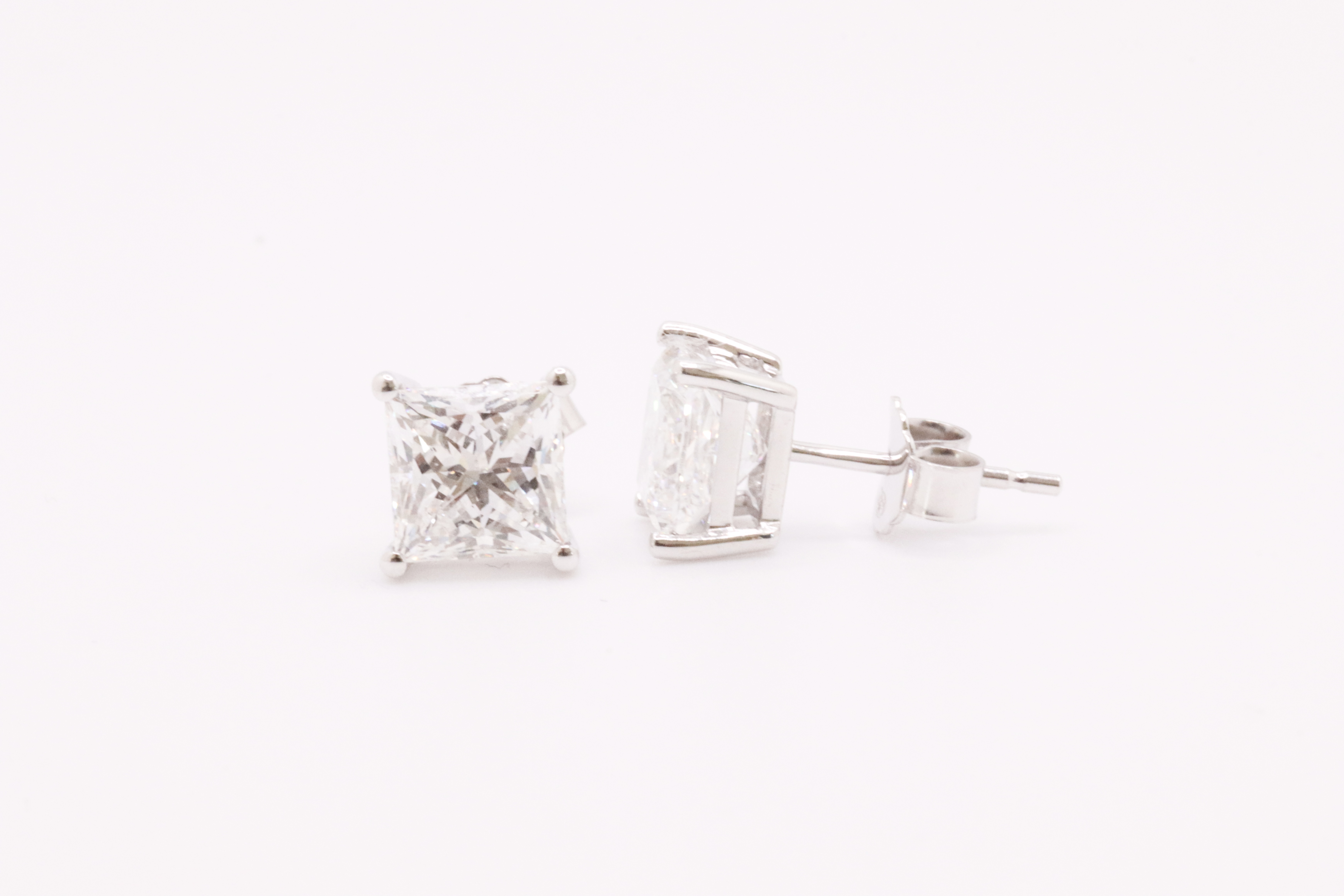 Princess Cut 2.40 Carat Natural Diamond Earrings 18kt White Gold - Colour D - SI Clarity- GIA - Image 3 of 7