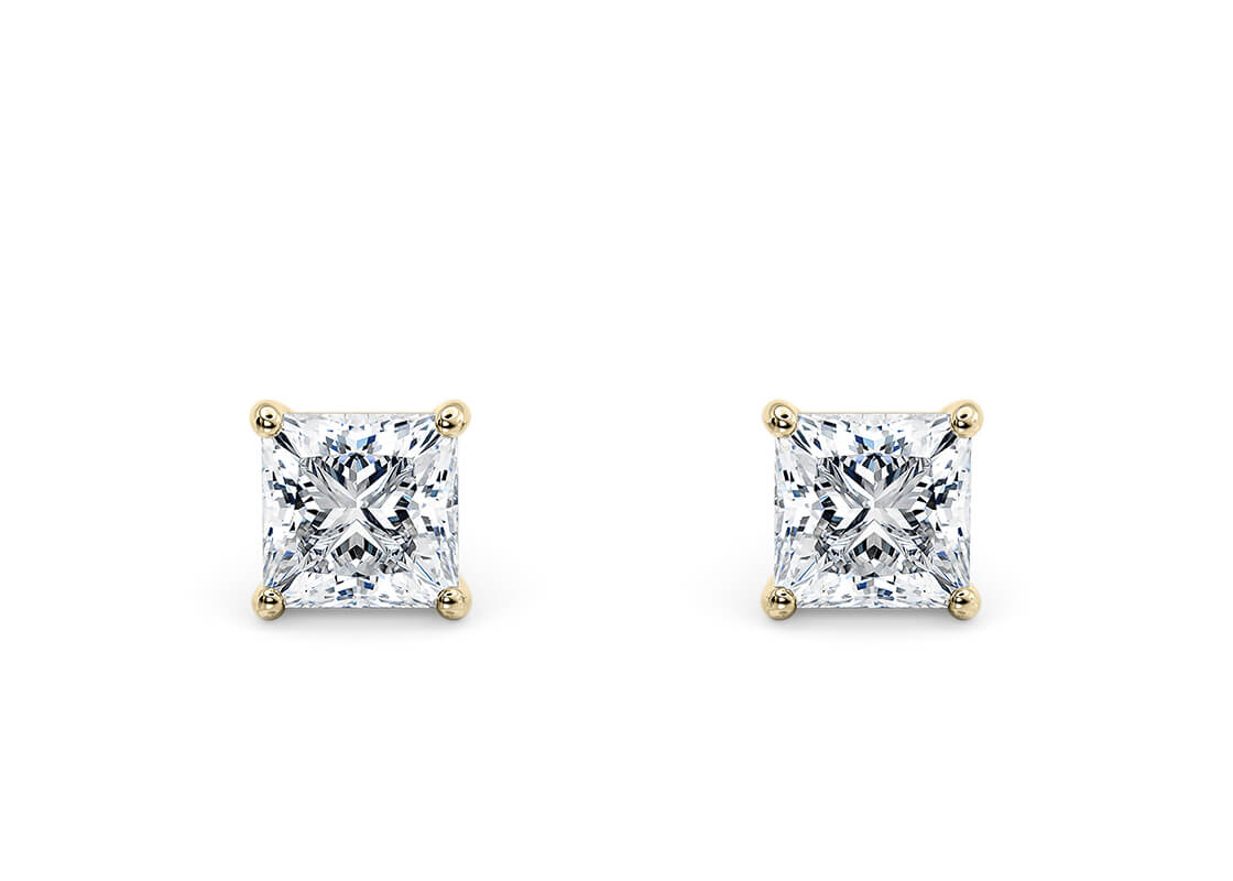 Princess Cut 4.00 Carat Diamond Earrings Set in 18kt Yellow Gold - E Colour VS Clarity - IGI