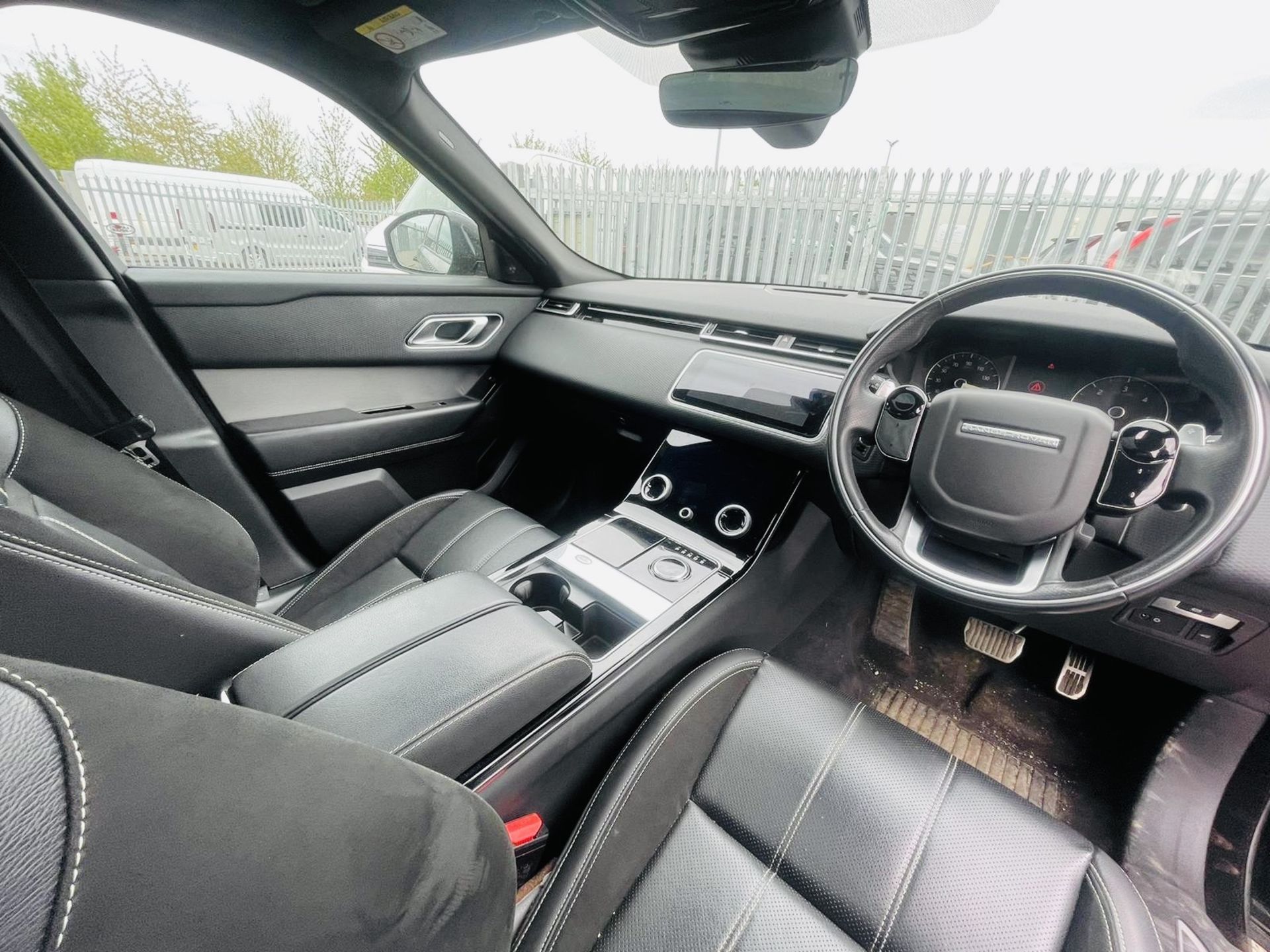 Land Rover Range Rover Velar 2.0 D240 R-Dynamic S 2018 '18 Reg' 4WD - Panoramic Roof- ULEZ Compliant - Image 15 of 33